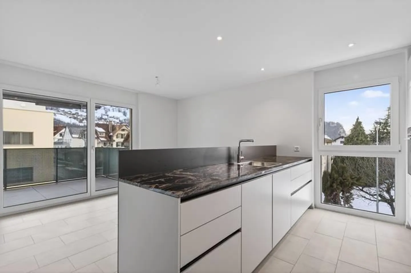 4.5-ROOM APARTMENT WITH BEAUTIFUL BALCONY AND FLUMSERBERG VIEW - Photo 5 of 9