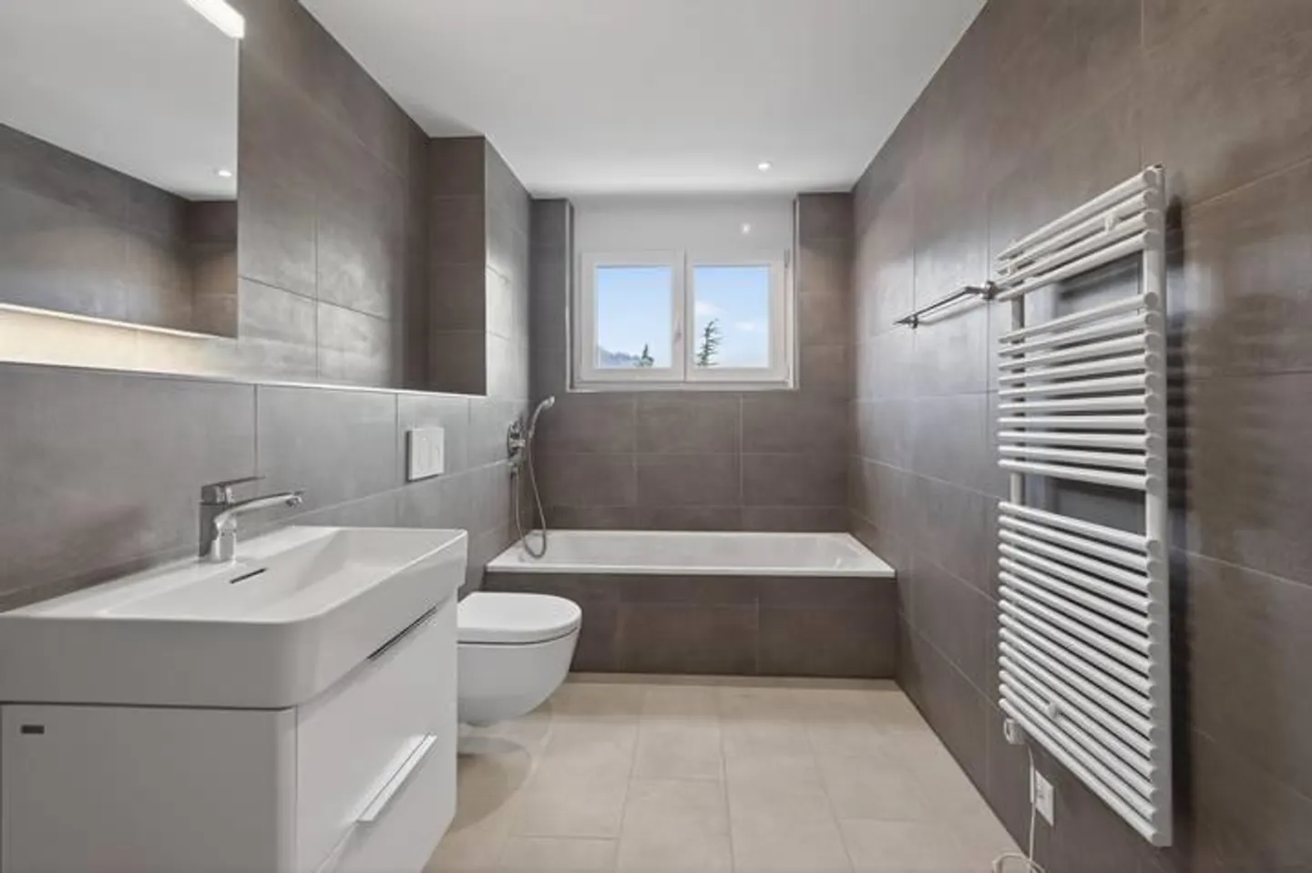 4.5-ROOM APARTMENT WITH BEAUTIFUL BALCONY AND FLUMSERBERG VIEW - Photo 6 of 9