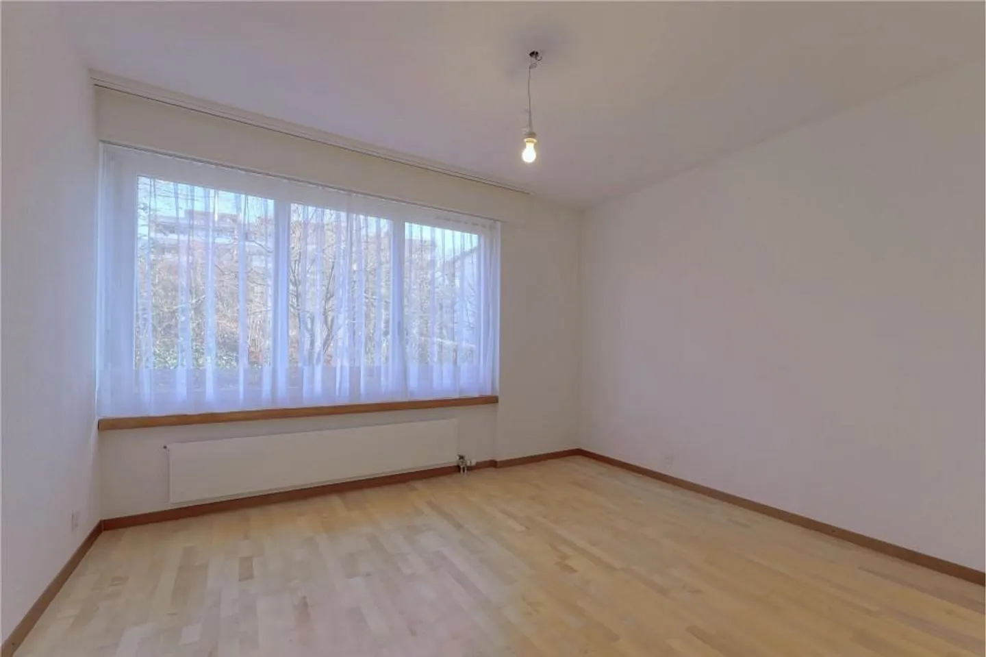 Stylish 4½-room apartment with heated craft room in a popular location in Bolligen - Photo 10 of 13