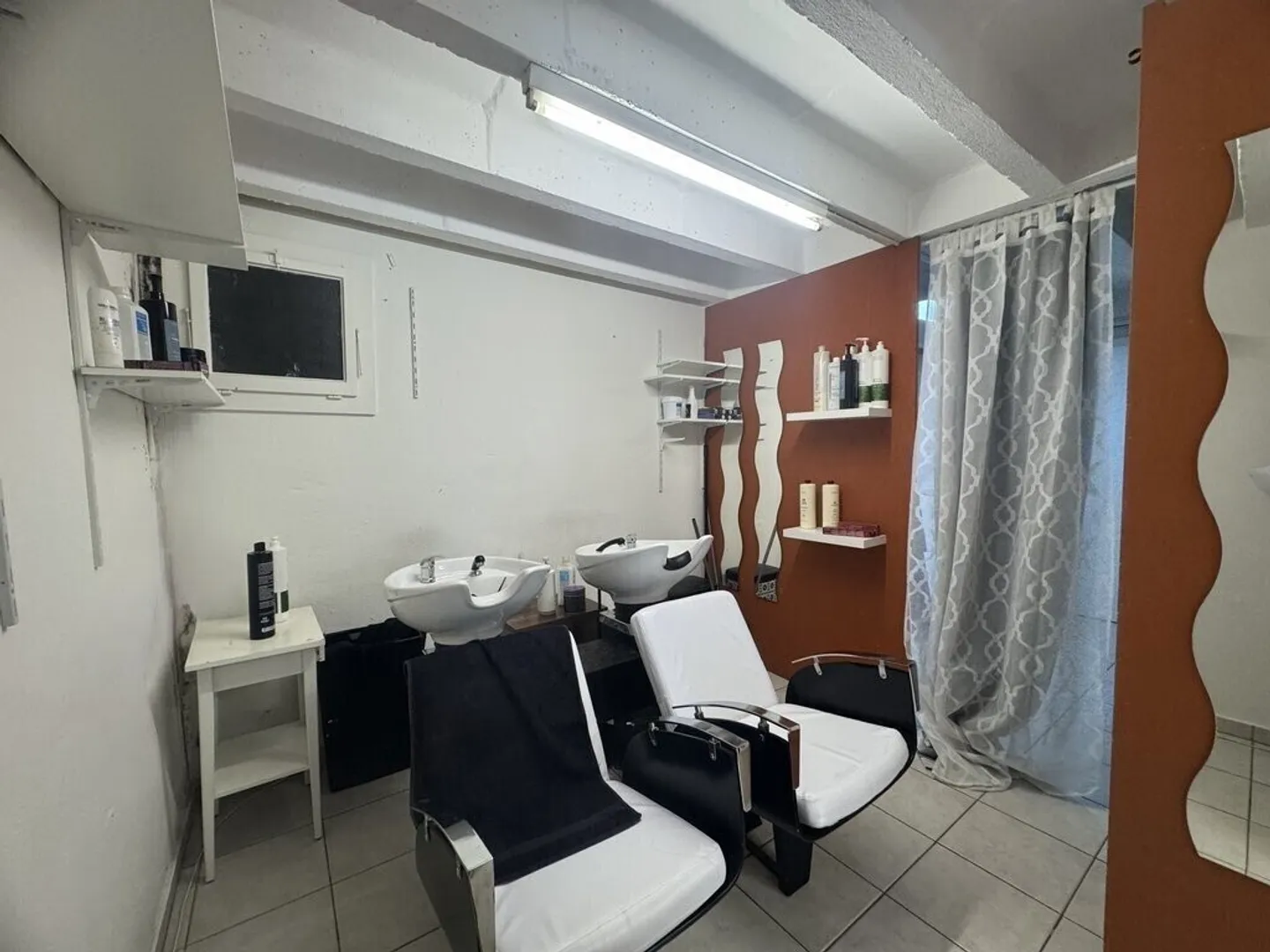 Spazio commerciale in affitto - Quartiere dinamico - Foto 4 di 4