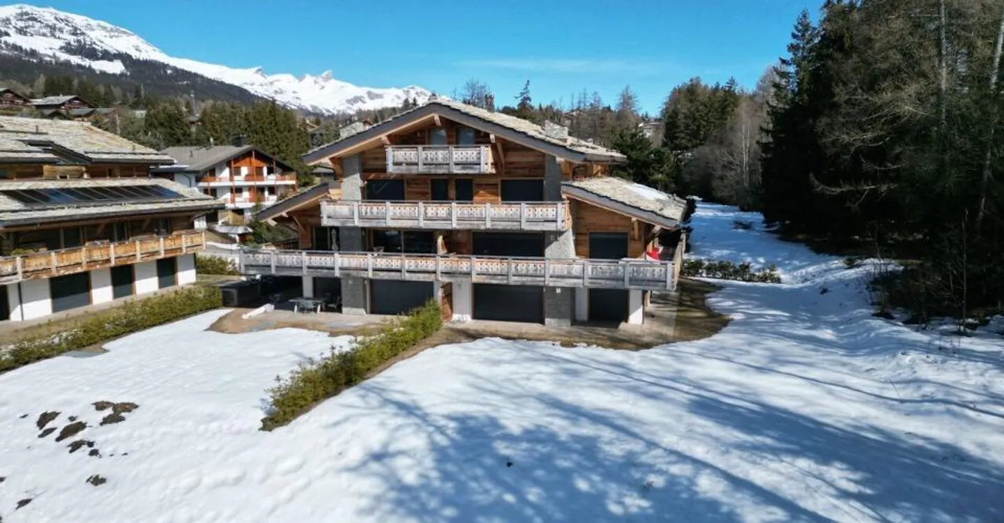 Moderner Chalet mit Privatgarten - Foto 2 von 12