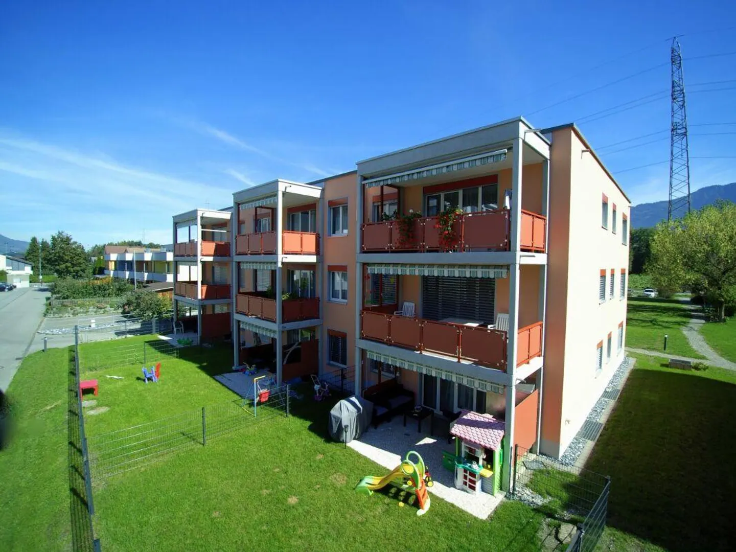 appartement spacieux de 2½ pièces - Photo 2 sur 10
