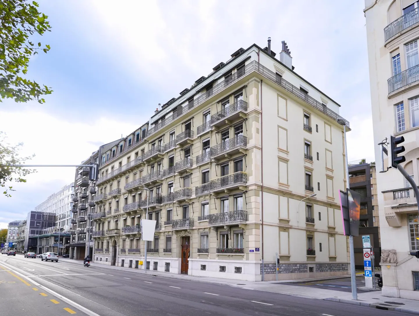 Studio - Photo 1 of 8