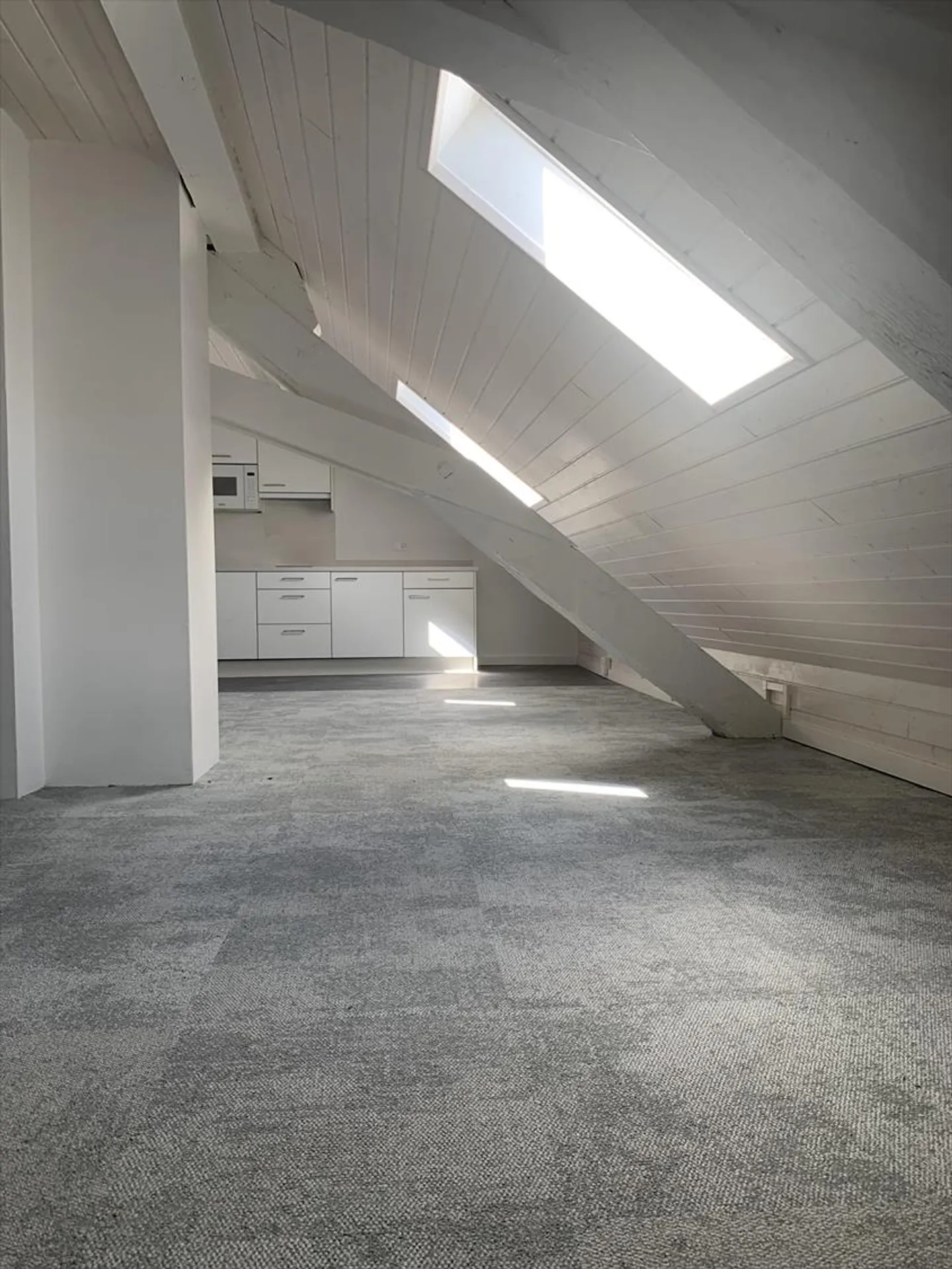 Studio - Photo 4 of 8