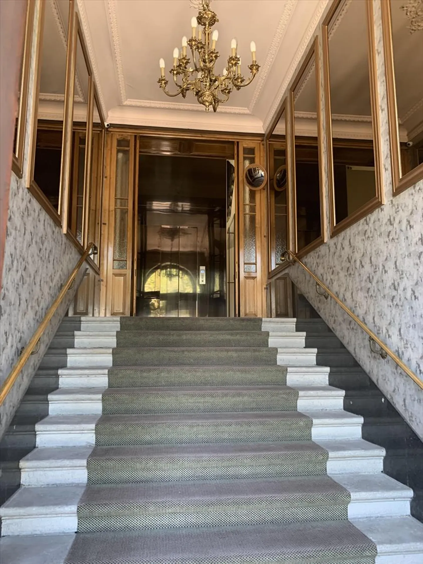 Studio - Photo 5 of 8