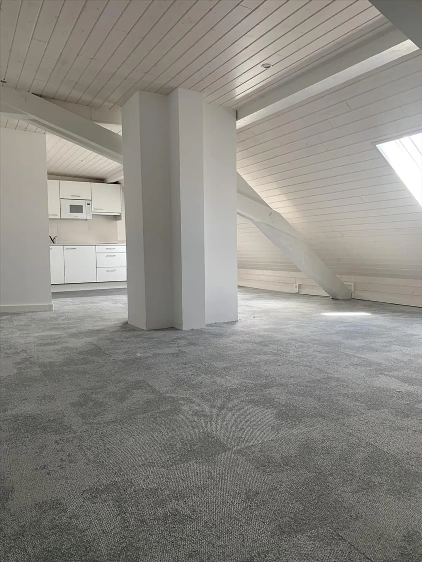 Studio - Photo 7 of 8