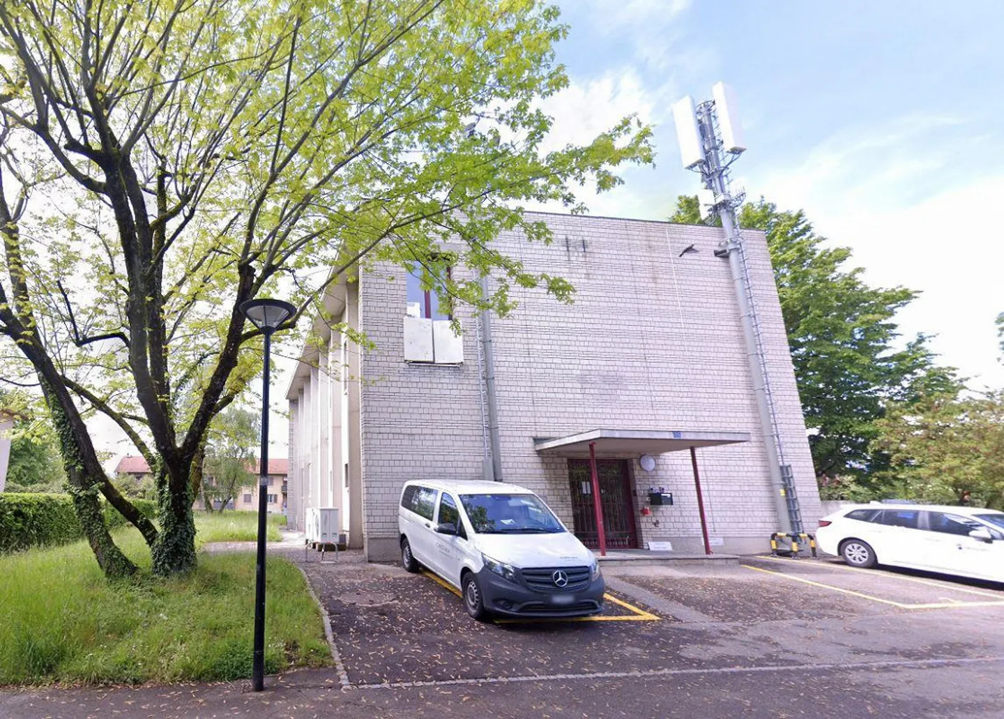 Spacious Office Space in Meyrin - Photo 1 of 8