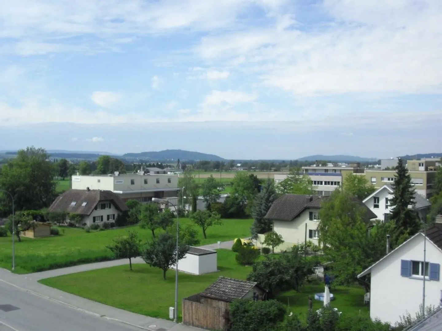 Modern 5.5-room attic apartment with gallery and panoramic view - Photo 3 of 12