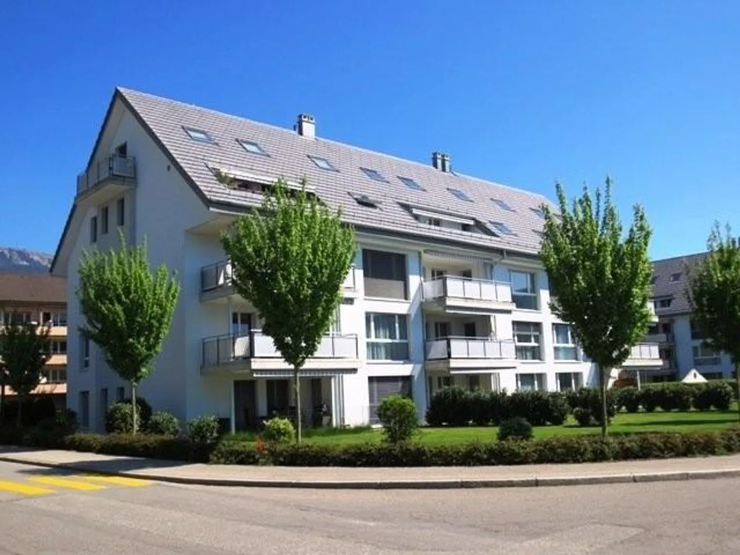 Modern 5.5-room attic apartment with gallery and panoramic view - Photo 1 of 12