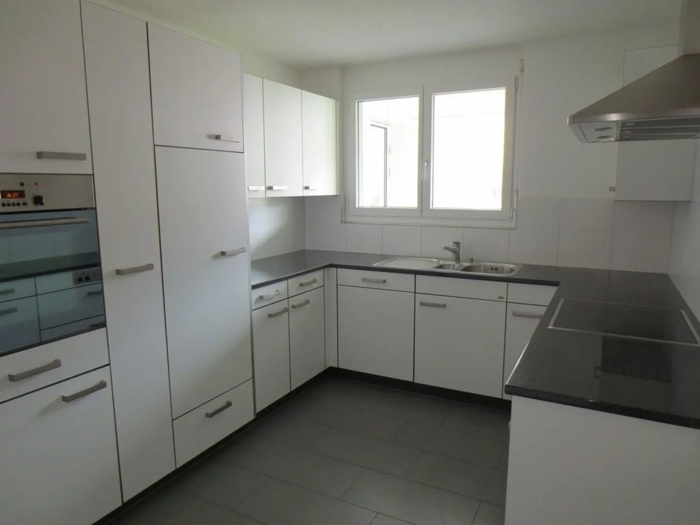 Modern 5.5-room attic apartment with gallery and panoramic view - Photo 5 of 12