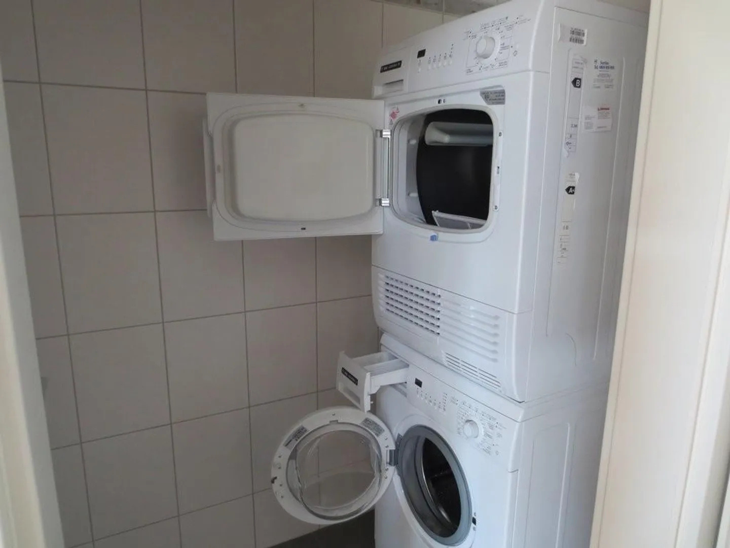 Modern 5.5-room attic apartment with gallery and panoramic view - Photo 10 of 12