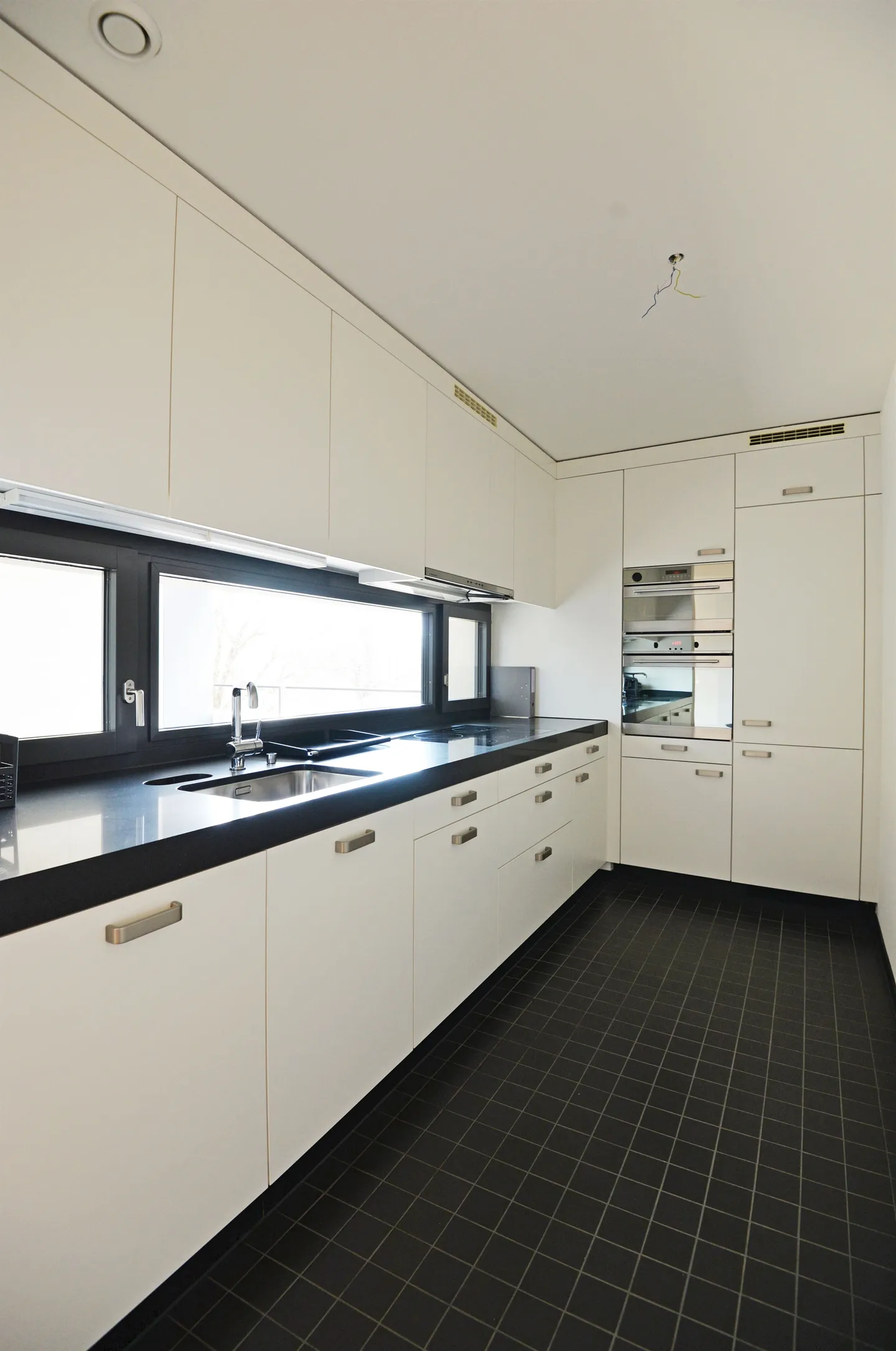 Moderne Wohnung mit hohen Decken - Foto 2 von 3