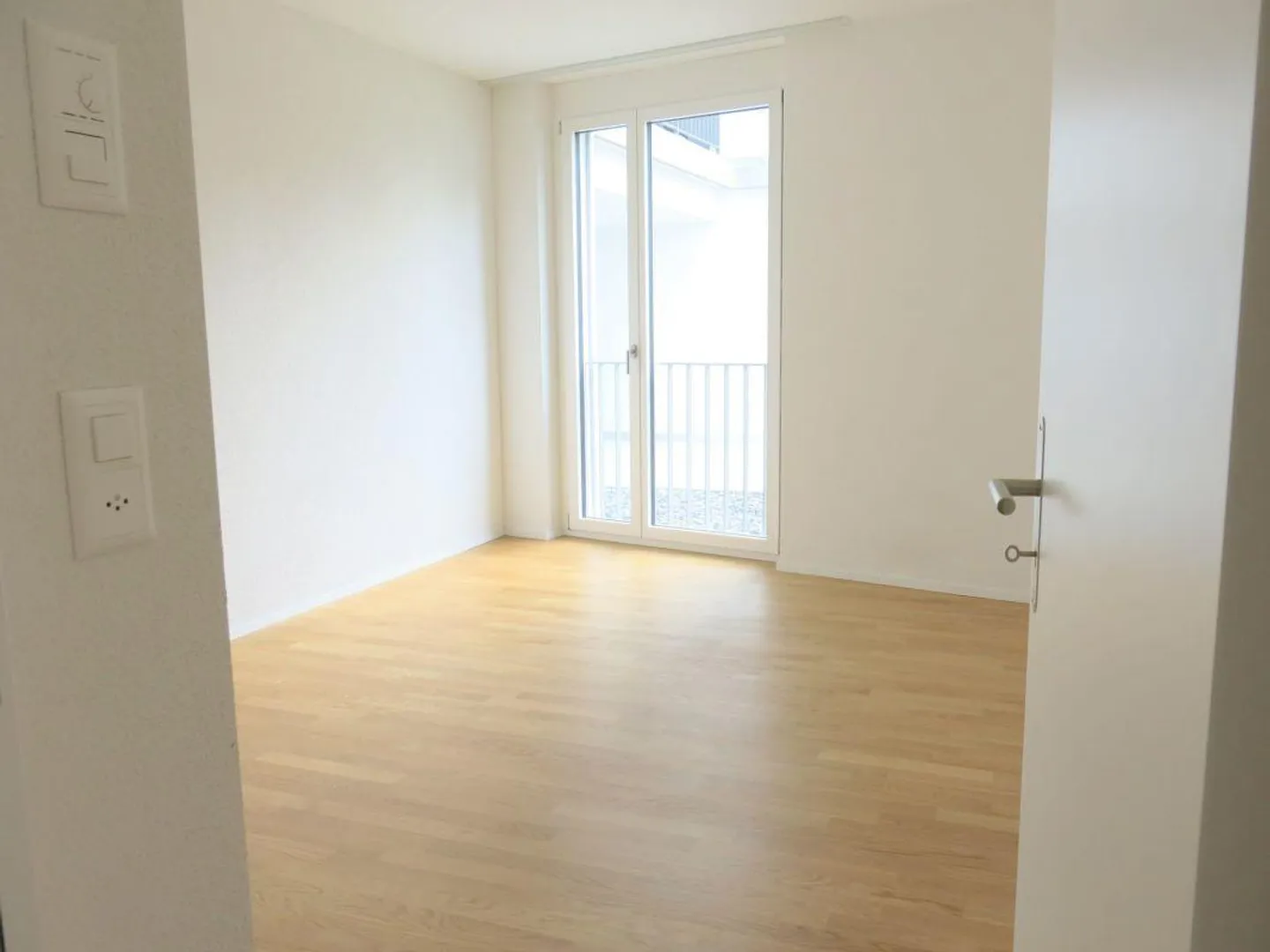 Appartement lumineux de 3 pièces dans un bel emplacement - Photo 3 sur 8