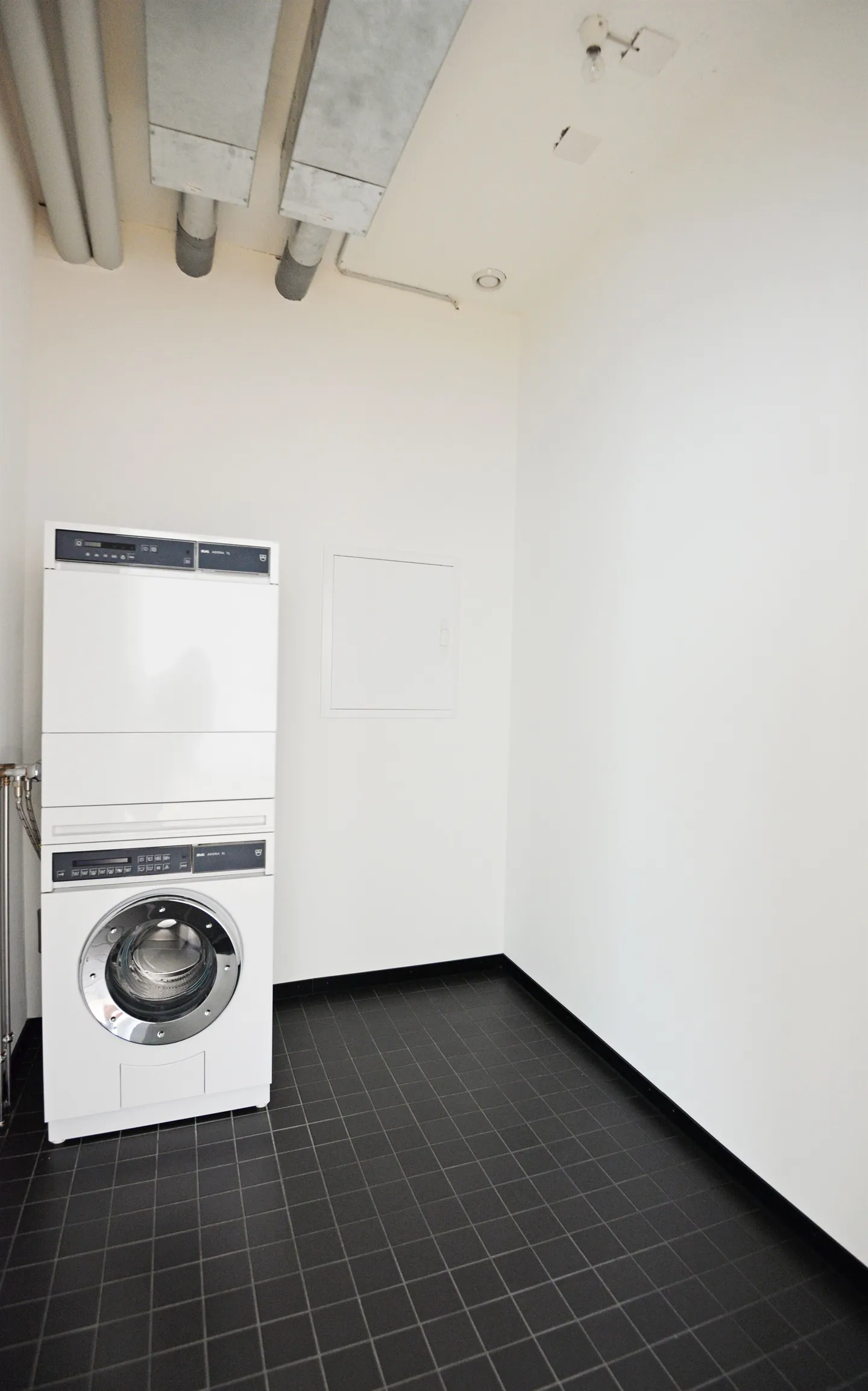 Moderne Wohnung mit hohen Decken - Foto 3 von 3