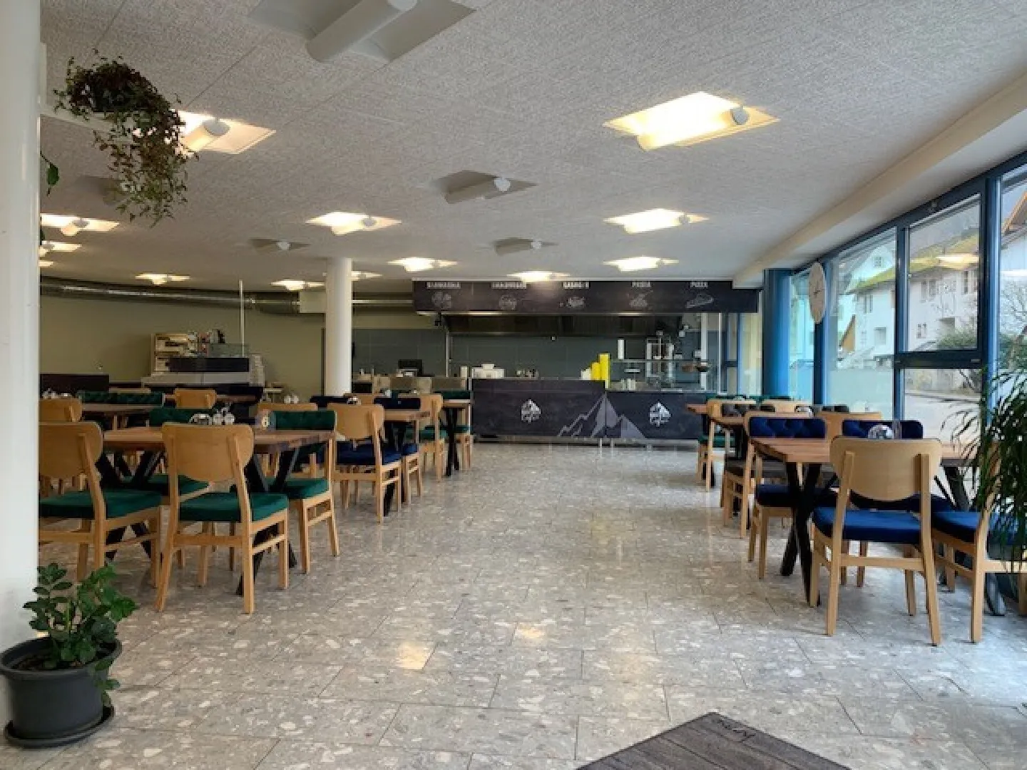 Attractive commercial spaces for rent on the ground floor - Photo 2 of 7