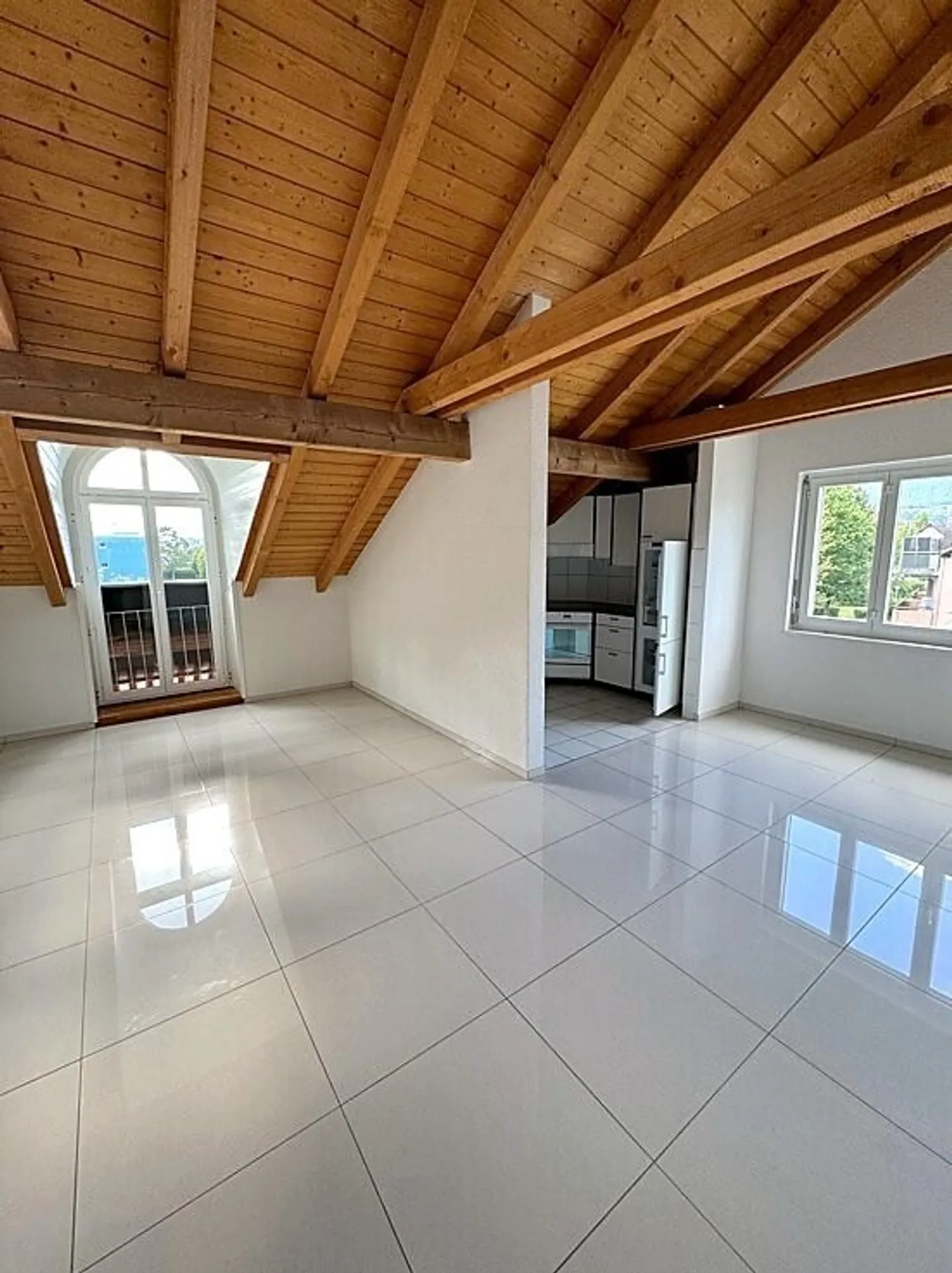 Appartement sous les combles élégant avec charme - Photo 2 sur 7