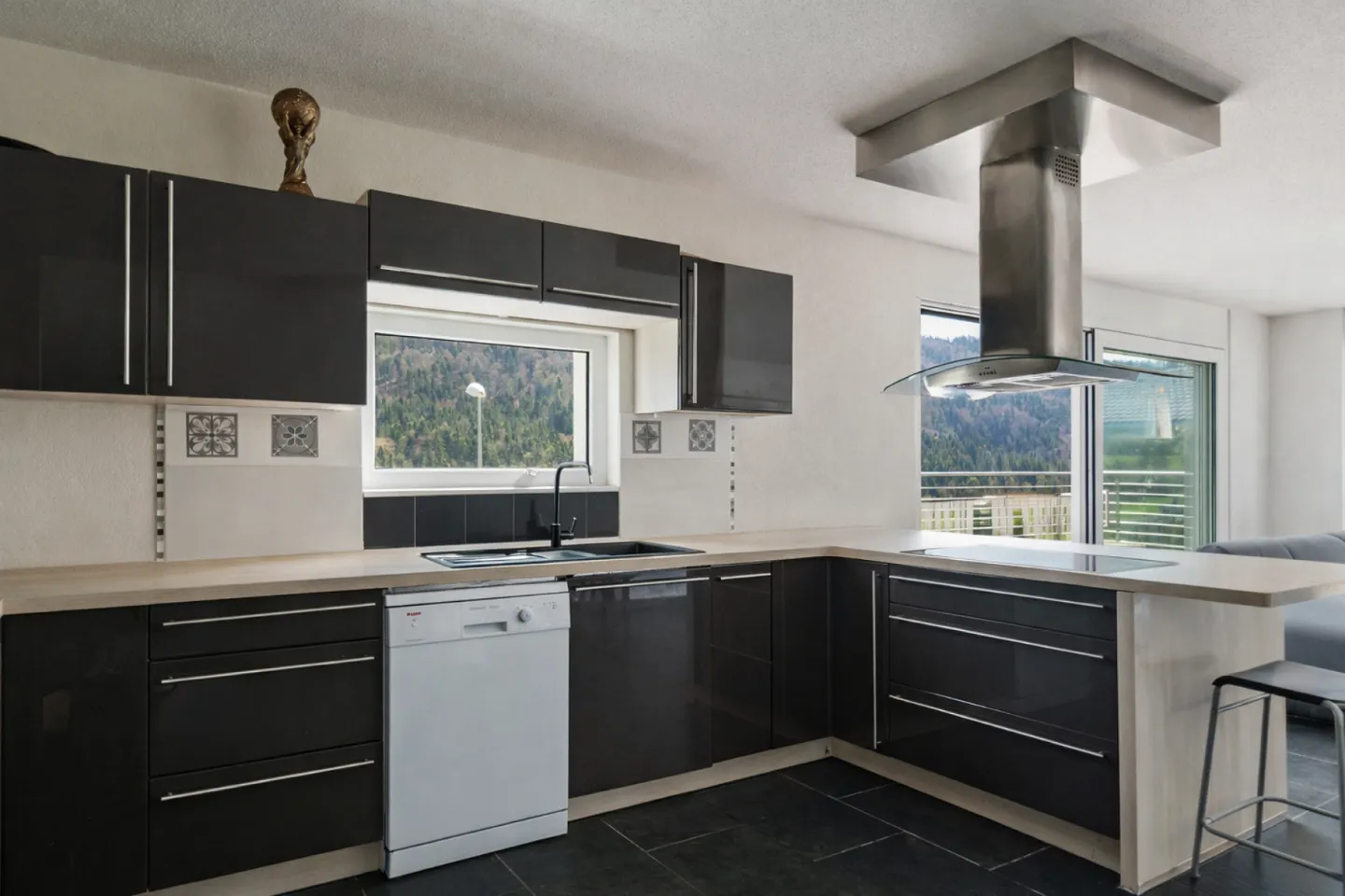 St-Imier, magnifique villa de 5,5 pièces avec jardin et carport - Photo 6 sur 13