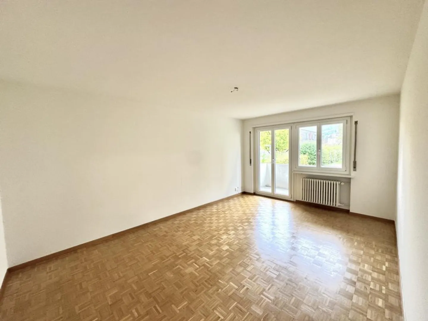 Charming and spacious apartment in a central location - Photo 2 of 6