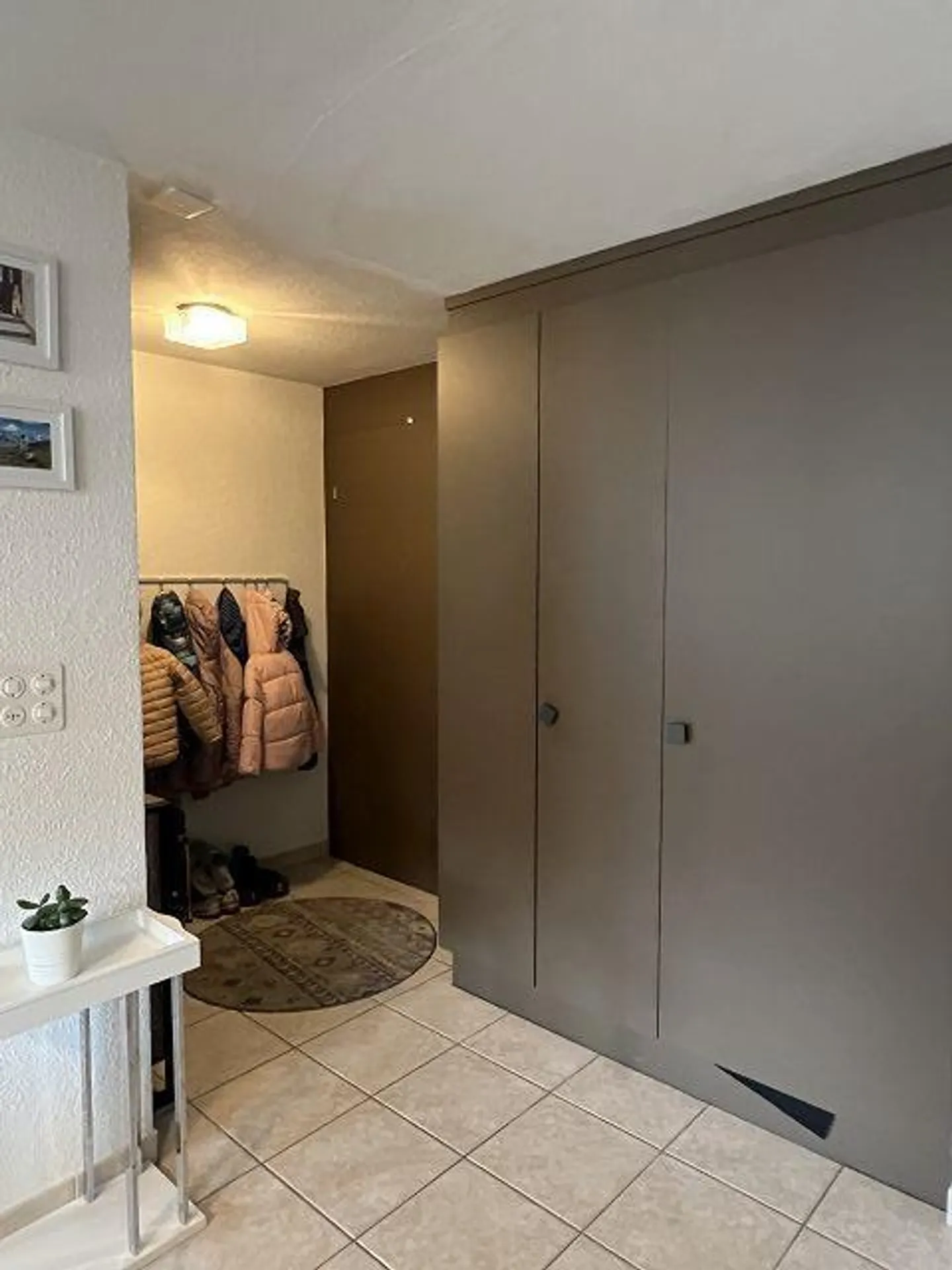 Appartamento attraente di 4,5 locali in una posizione tranquilla - Foto 3 di 11