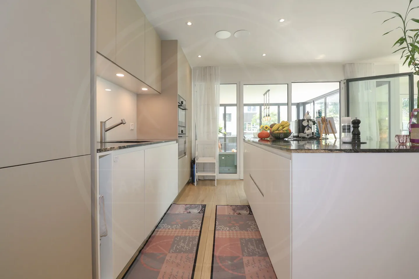 Exklusive 4½-Zimmer-Gartenwohnung mit Wintergarten - Wohnen im Grünen nahe Zürich & Zug - Foto 8 von 17