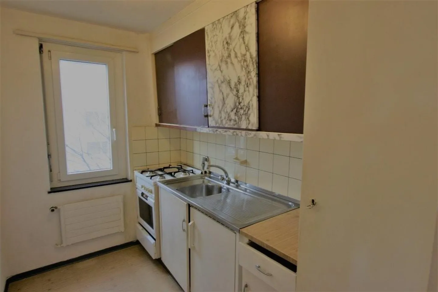 Appartamento temporaneo di 4,5 stanze fino al 31.03.2027 in una posizione centrale e tranquilla - Foto 4 di 5