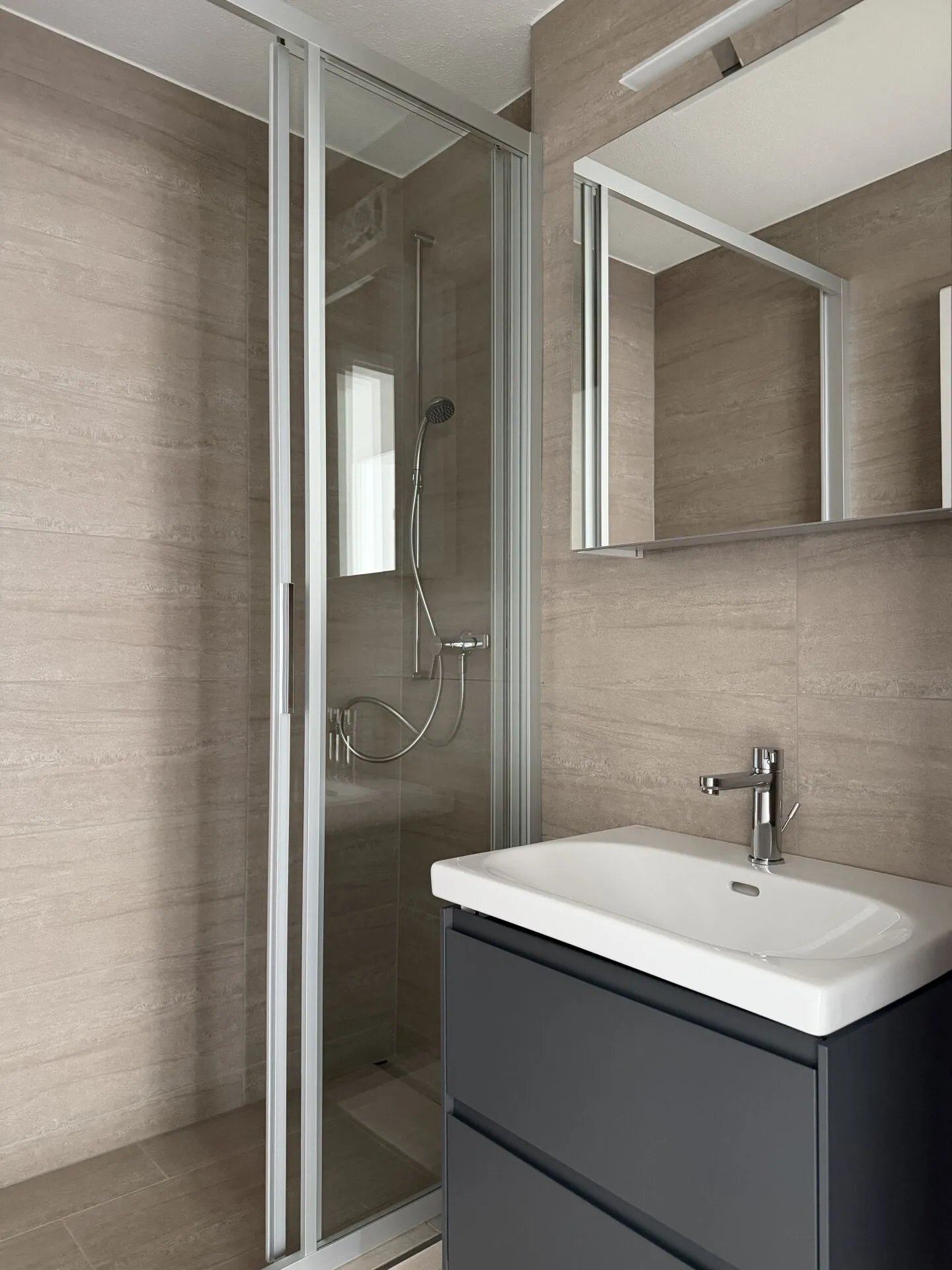 Bright 4-room apartment with balcony on the 1st floor - Photo 3 of 7