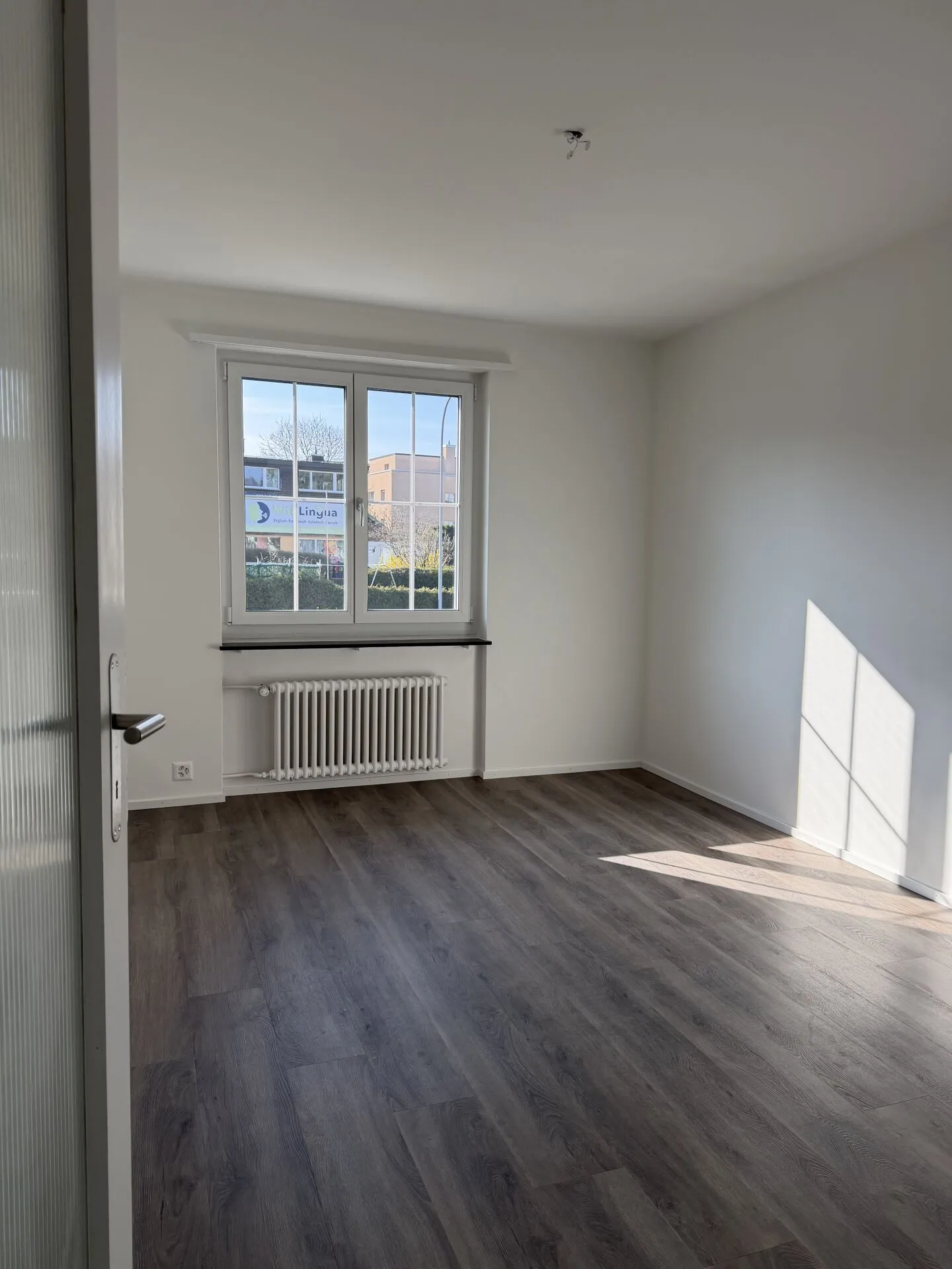 Bright 4-room apartment with balcony on the 1st floor - Photo 4 of 7