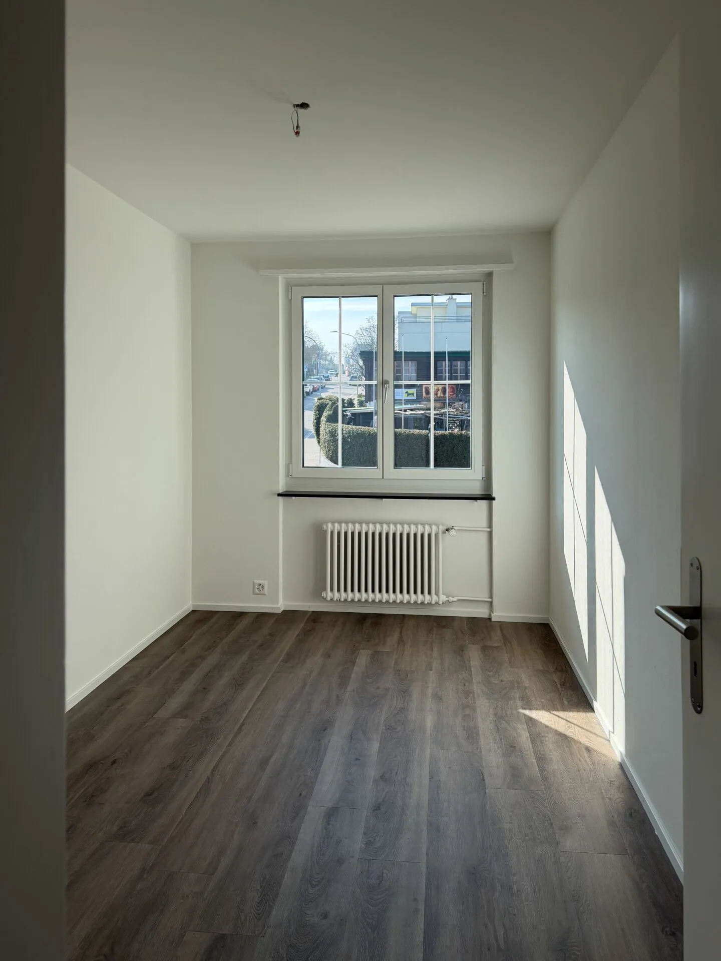 Bright 4-room apartment with balcony on the 1st floor - Photo 5 of 7