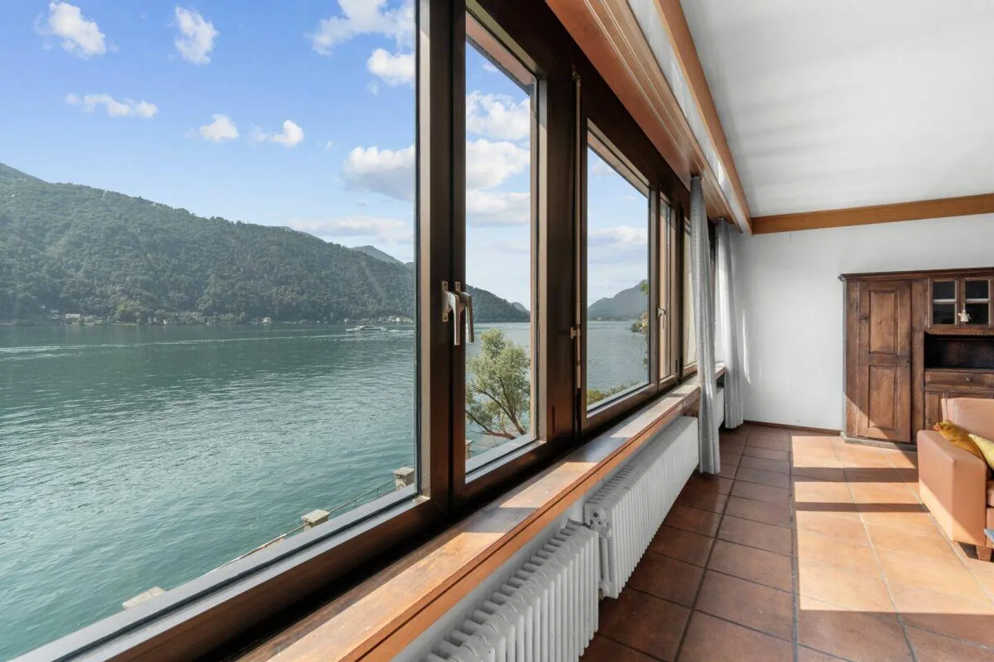 Villa au bord du lac avec garage à bateau privé à Morcote - Photo 7 sur 17
