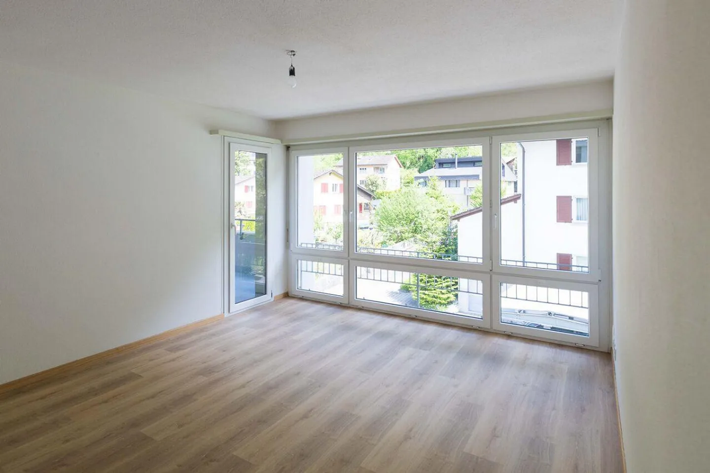 Sonnige 3,5-Zimmerwohnung in Erstfeld - Foto 2 von 6