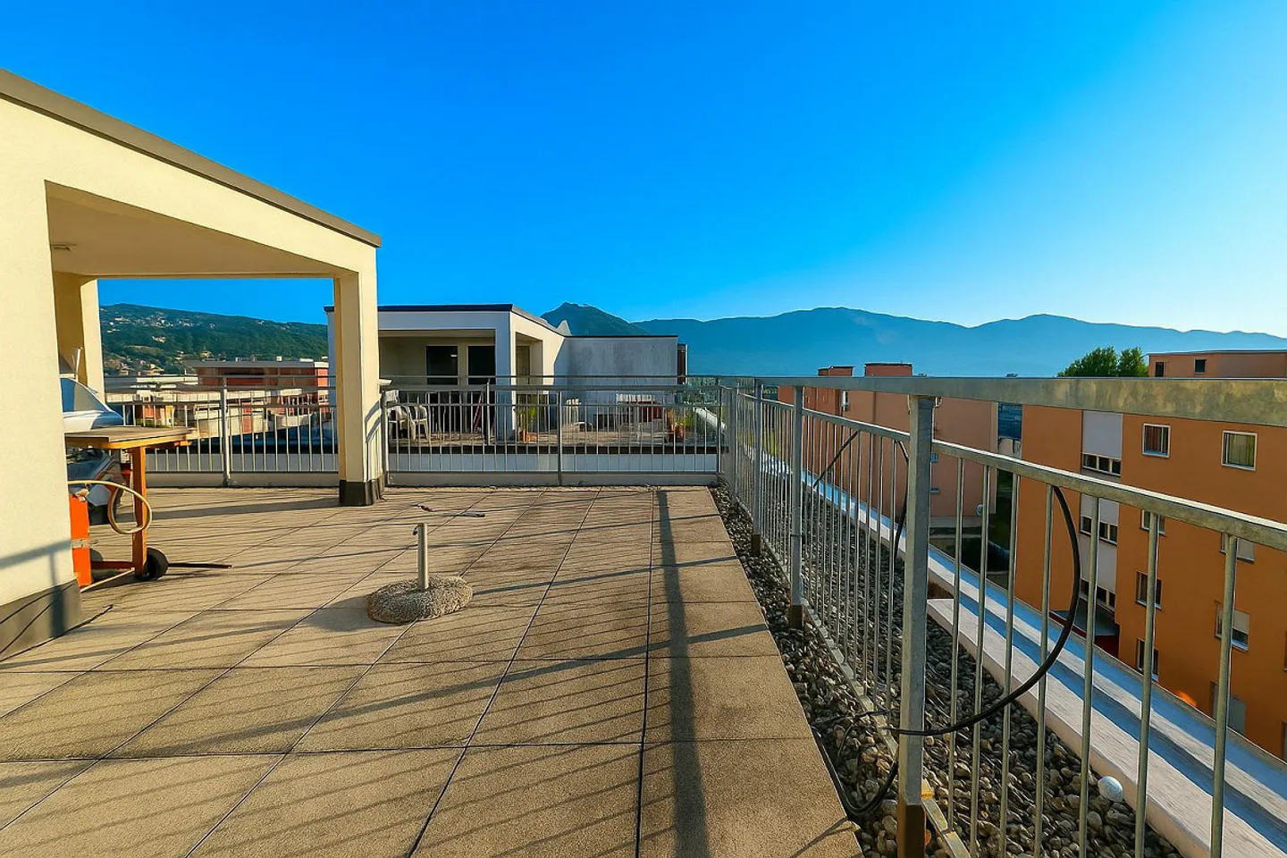 Wohnung mit Dachterrasse zum Verkauf - Foto 1 von 16