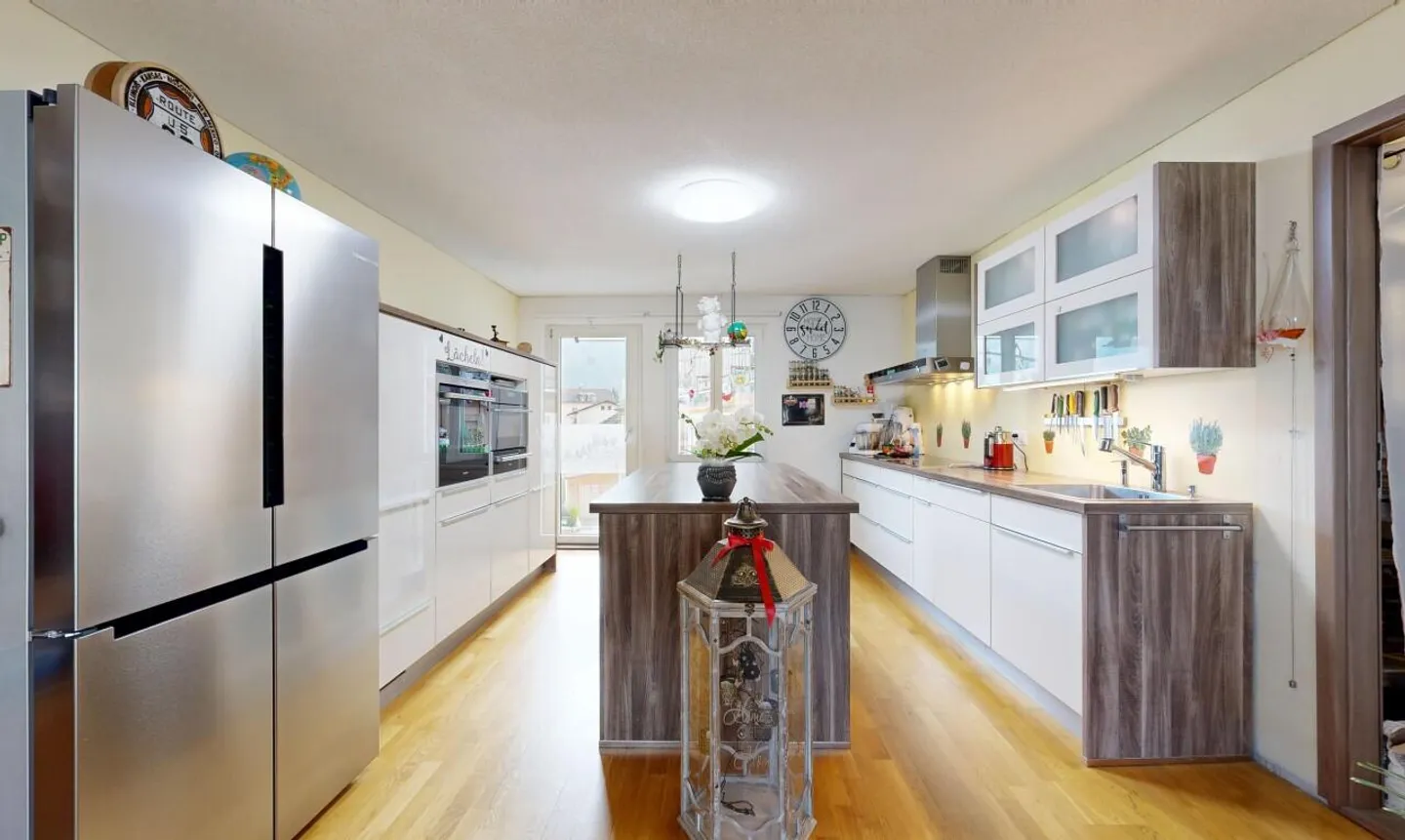 Casa bifamiliare con appartamento separato a Balsthal - Foto 3 di 11