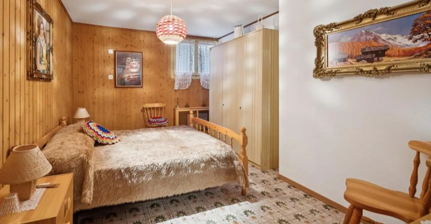 Land with high potential and existing house for investors - Photo 8 of 12