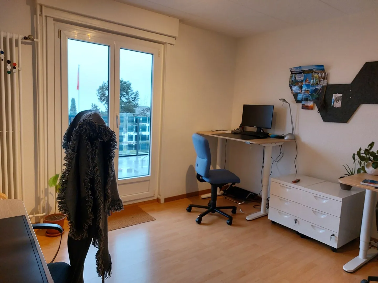 House comprising two independent apartments as well as offices - Photo 13 of 14