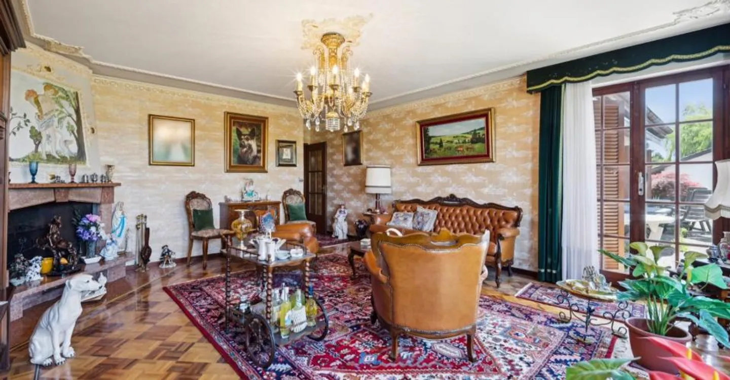 Land with high potential and existing house for investors - Photo 6 of 12