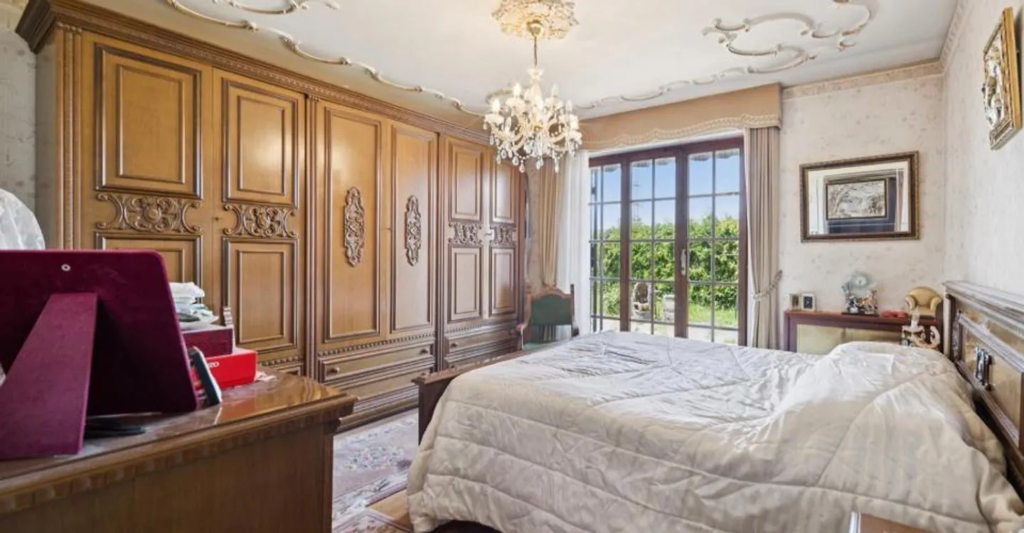 Land with high potential and existing house for investors - Photo 9 of 12