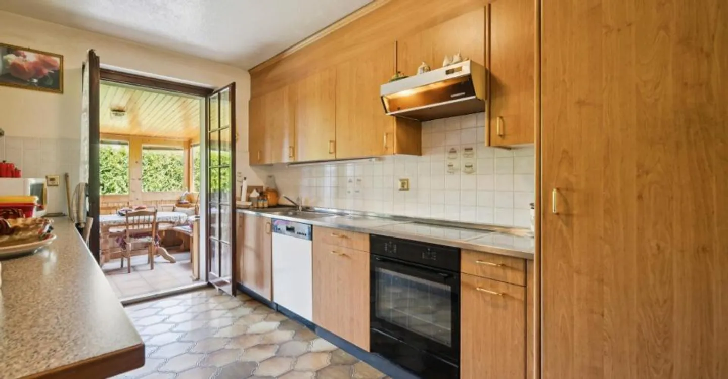 Land with high potential and existing house for investors - Photo 12 of 12