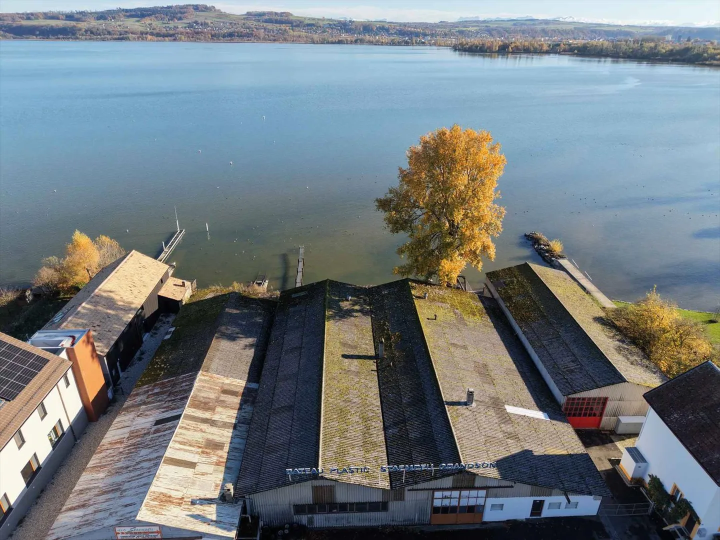 Terrain constructible au bord du lac - Foto 1 von 4