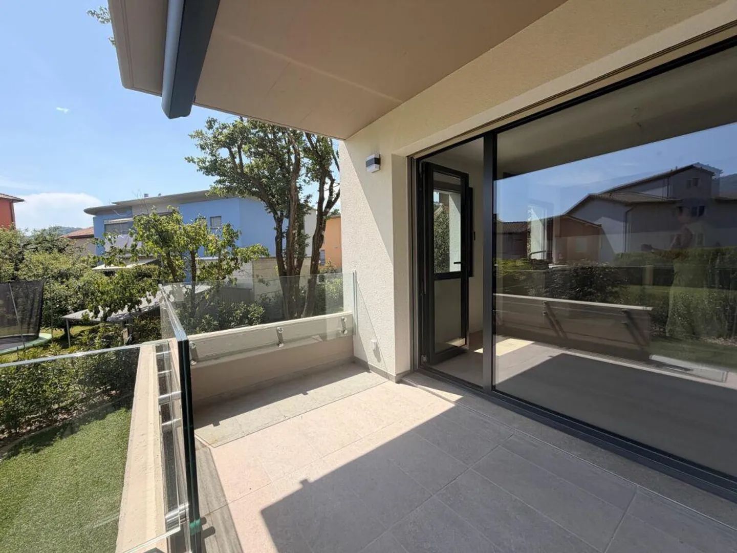 CANOBBIO - APPARTAMENTO 4.5 STANZE COMPLETAMENTE RISTRUTTURATO CON GIARDINO PRIVATO, TECNOLOGIA E COMFORT - Foto 5 di 25