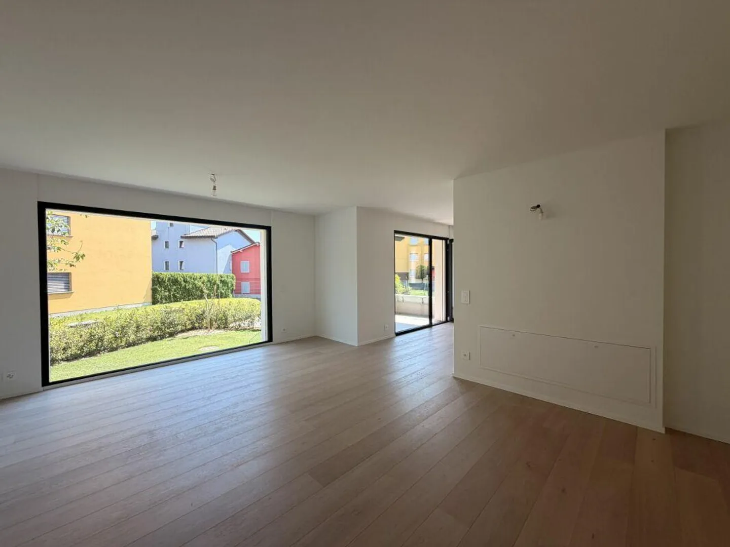 CANOBBIO - APPARTAMENTO 4.5 STANZE COMPLETAMENTE RISTRUTTURATO CON GIARDINO PRIVATO, TECNOLOGIA E COMFORT - Foto 10 di 25