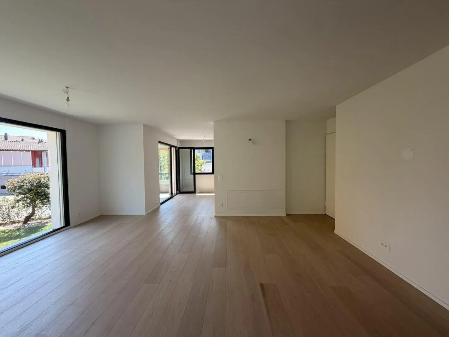 CANOBBIO - APPARTAMENTO 4.5 STANZE COMPLETAMENTE RISTRUTTURATO CON GIARDINO PRIVATO, TECNOLOGIA E COMFORT - Foto 11 di 25