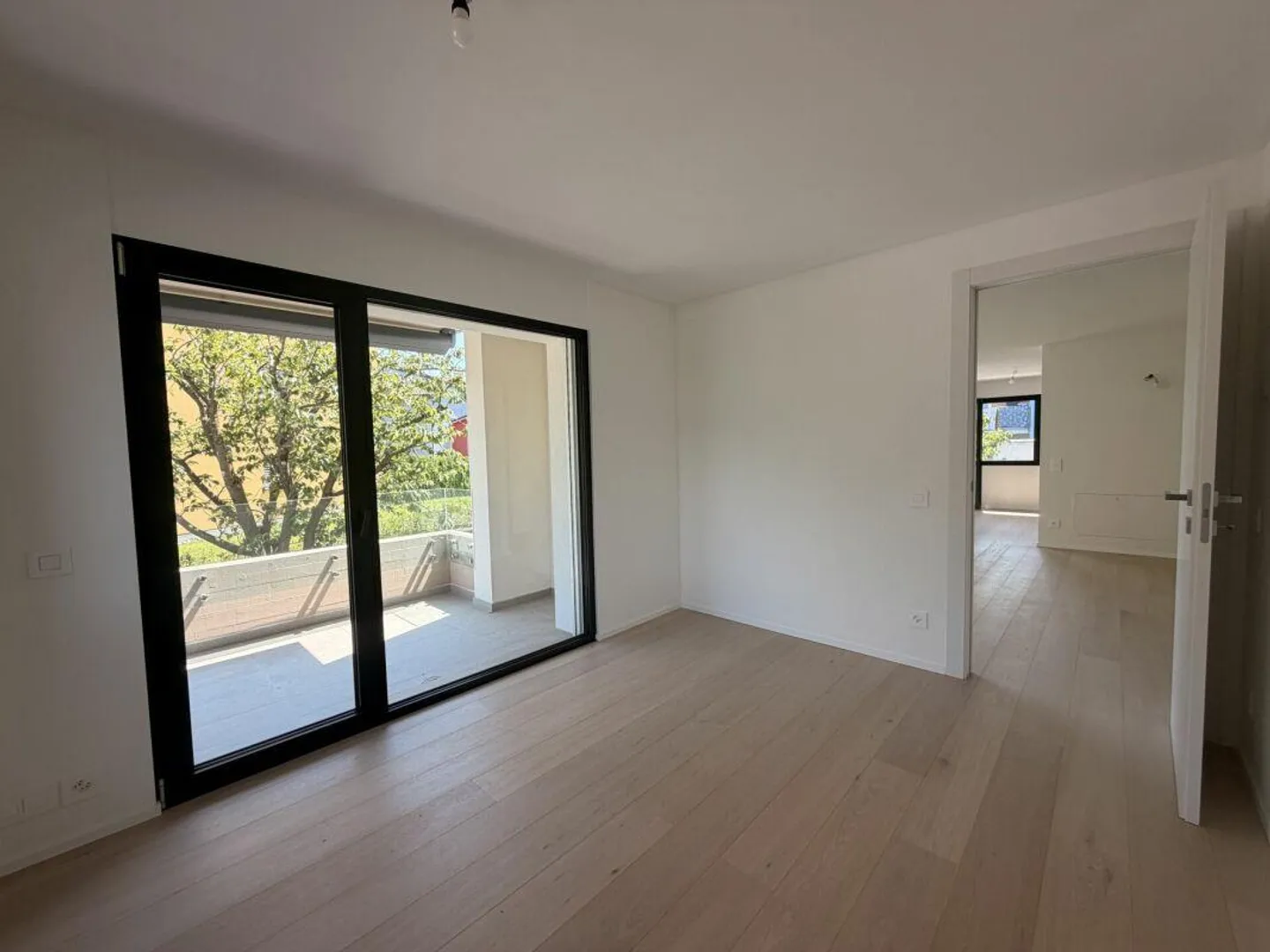 CANOBBIO - APPARTAMENTO 4.5 STANZE COMPLETAMENTE RISTRUTTURATO CON GIARDINO PRIVATO, TECNOLOGIA E COMFORT - Foto 13 di 25