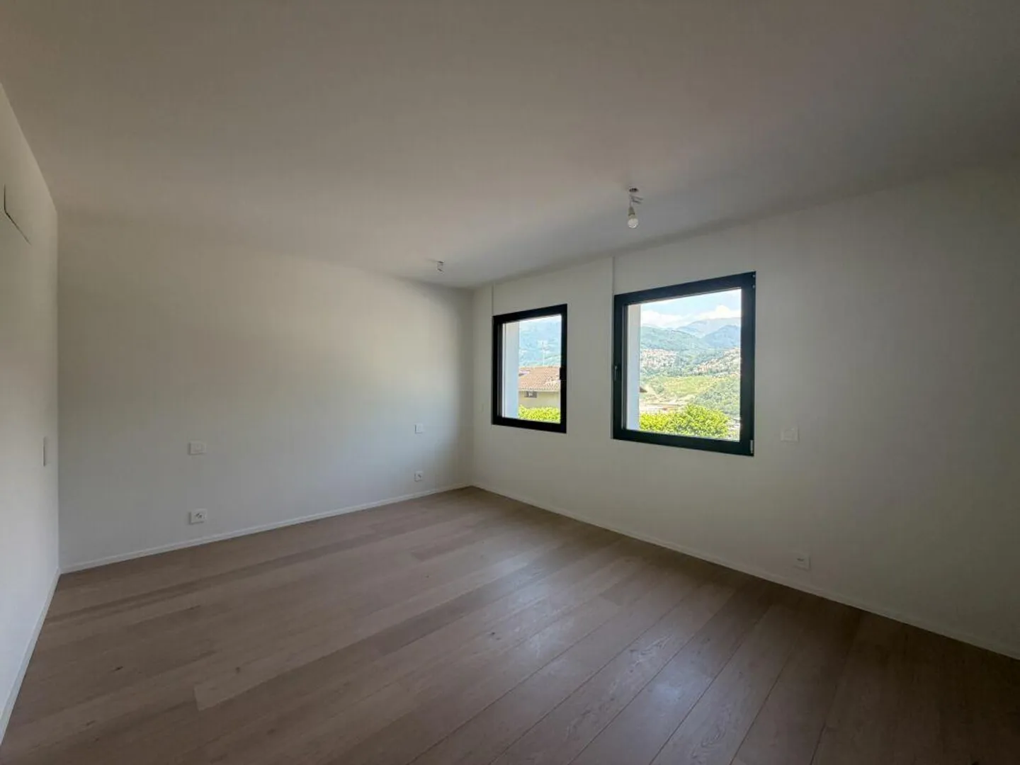 CANOBBIO - APPARTAMENTO 4.5 STANZE COMPLETAMENTE RISTRUTTURATO CON GIARDINO PRIVATO, TECNOLOGIA E COMFORT - Foto 14 di 25