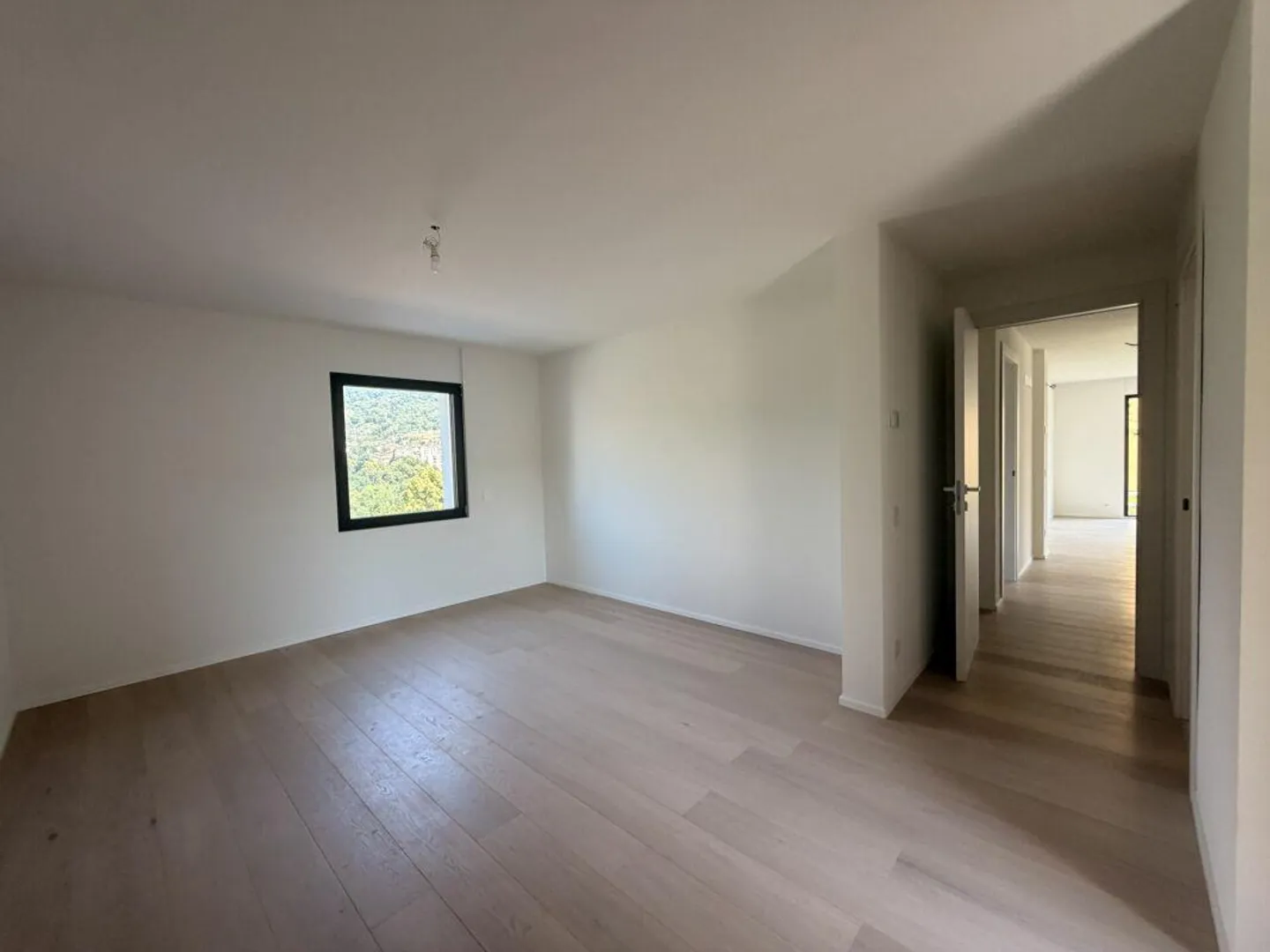 CANOBBIO - APPARTAMENTO 4.5 STANZE COMPLETAMENTE RISTRUTTURATO CON GIARDINO PRIVATO, TECNOLOGIA E COMFORT - Foto 17 di 25