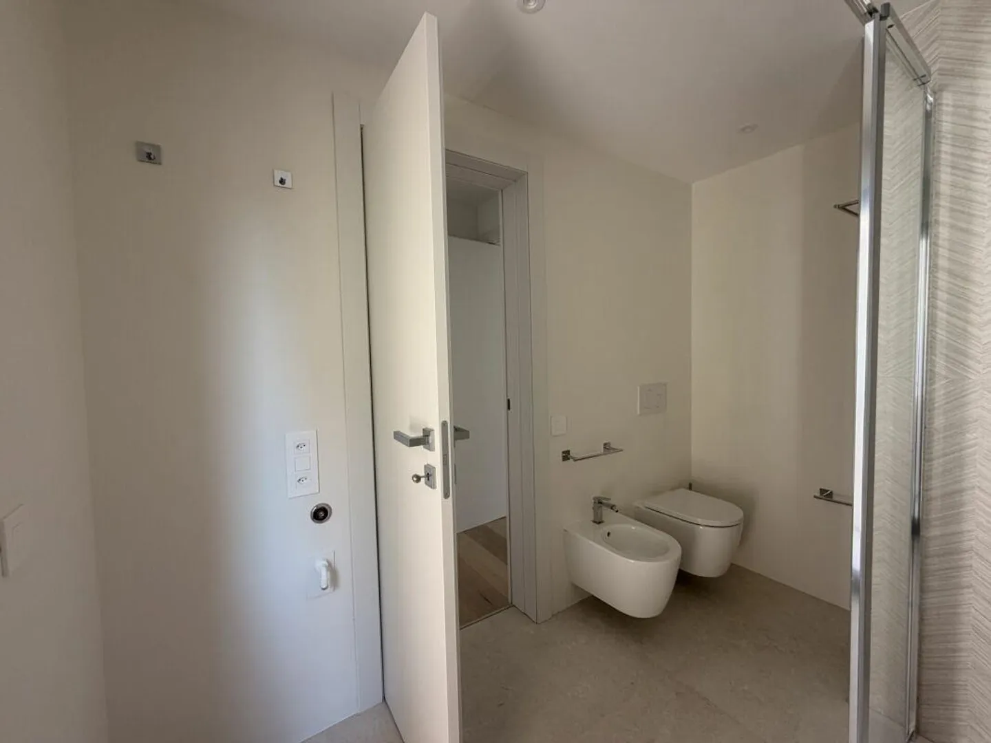 CANOBBIO - APPARTAMENTO 4.5 STANZE COMPLETAMENTE RISTRUTTURATO CON GIARDINO PRIVATO, TECNOLOGIA E COMFORT - Foto 19 di 25