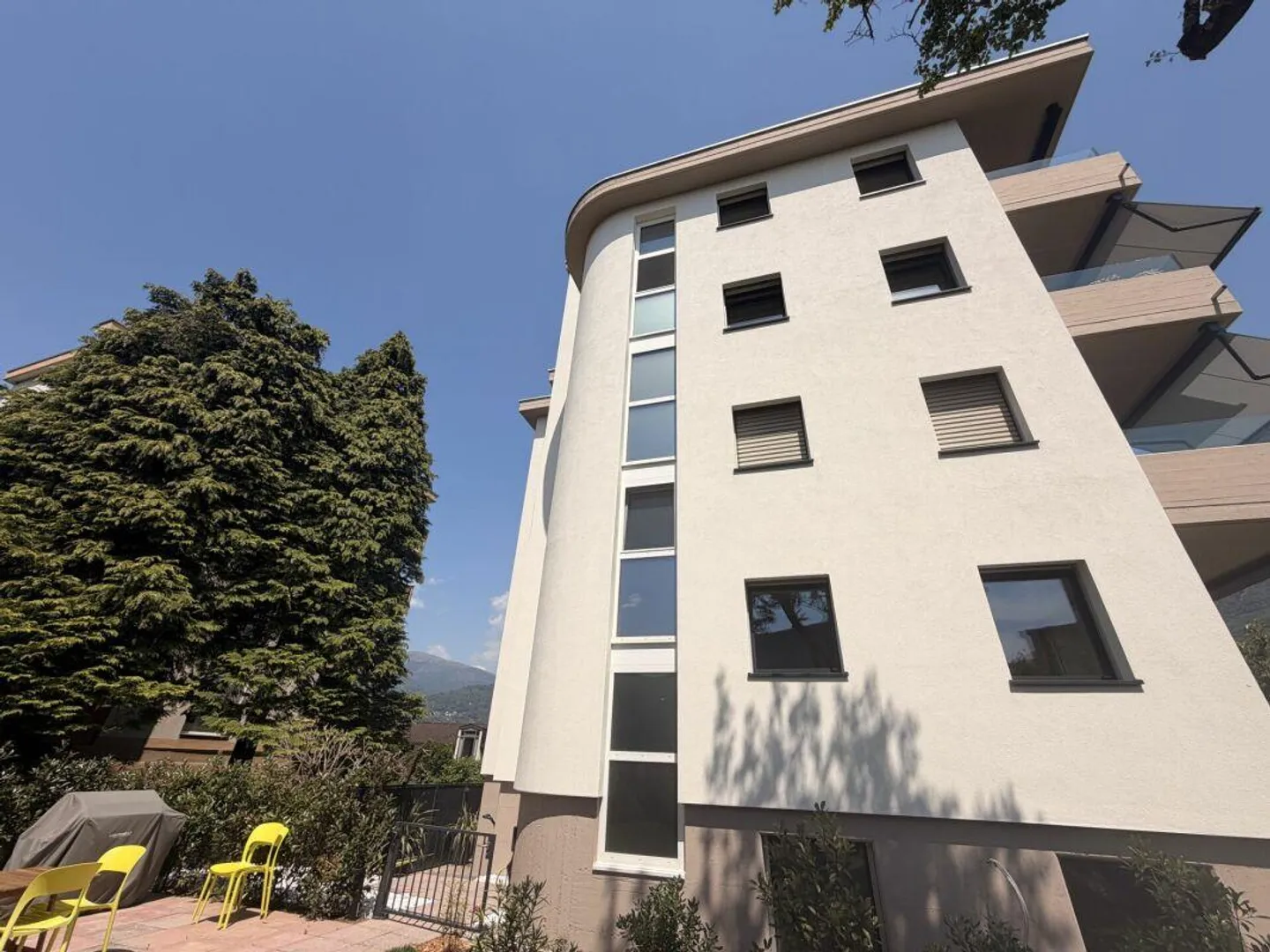 CANOBBIO - APPARTAMENTO 4.5 STANZE COMPLETAMENTE RISTRUTTURATO CON GIARDINO PRIVATO, TECNOLOGIA E COMFORT - Foto 22 di 25