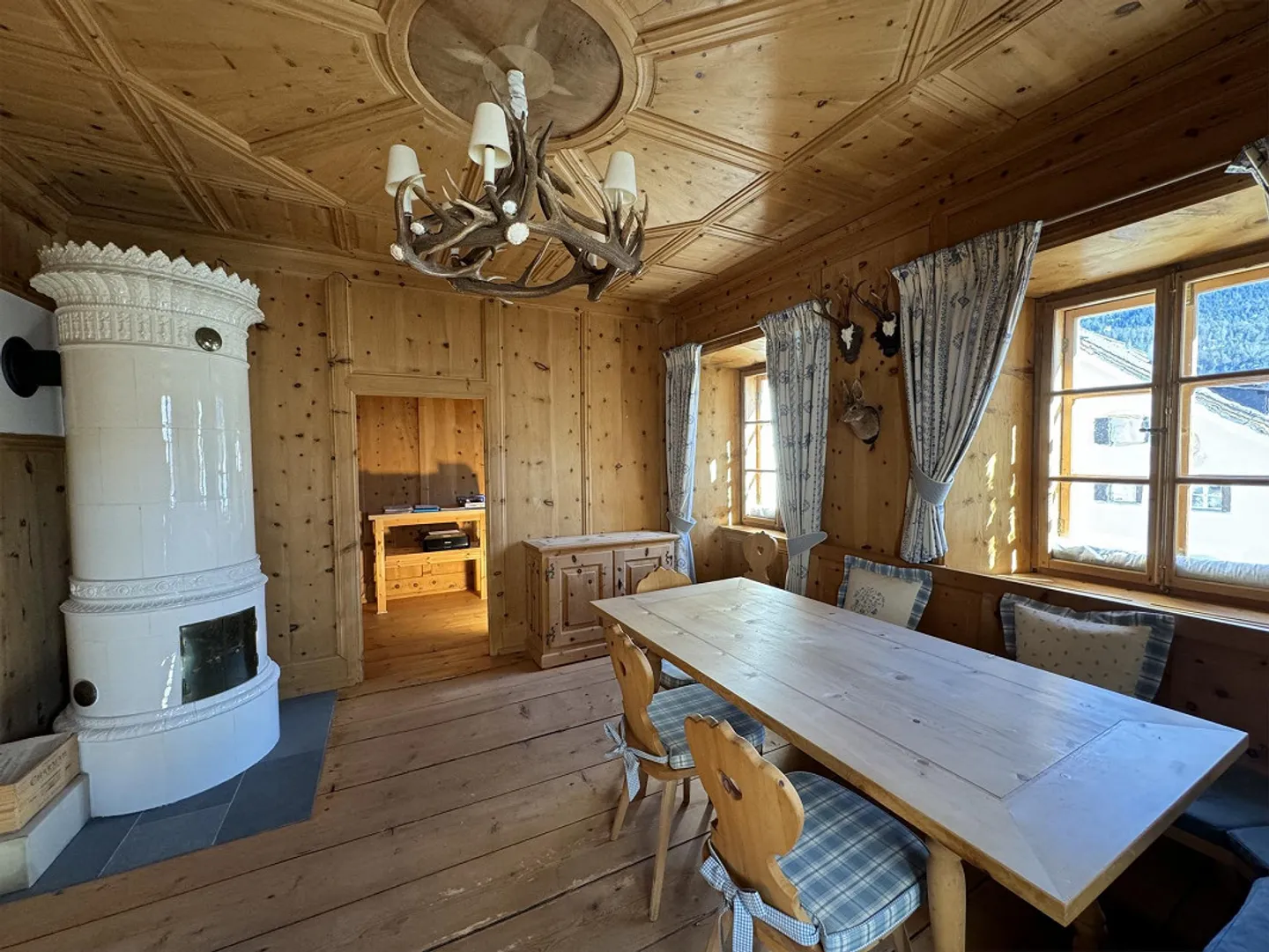 Historical Jewel Meets Modernity: Luxurious Engadin House in Scuol - Photo 5 of 10