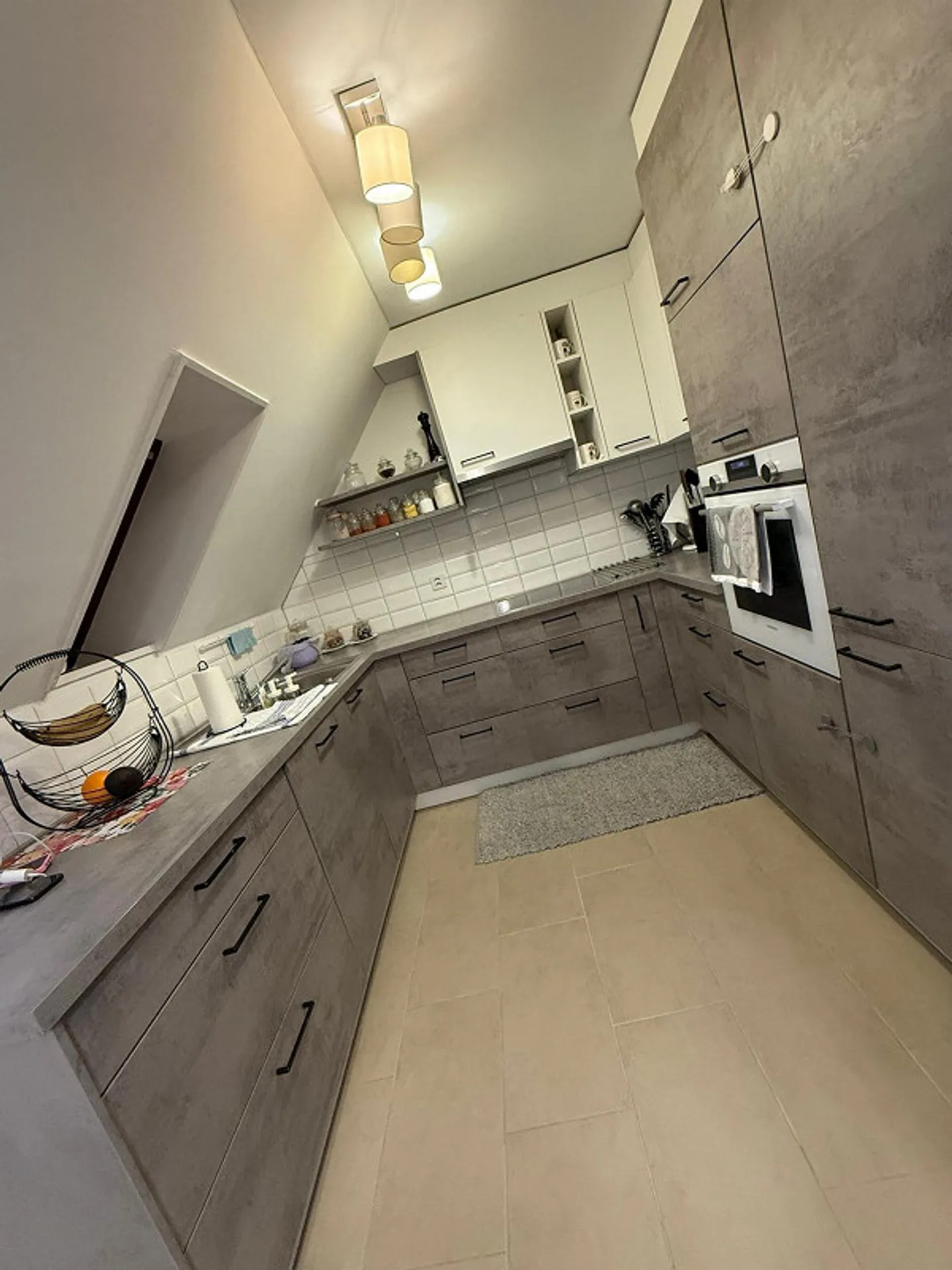 4 1/2 Room Spacious Apartment with Lots of Potential - Photo 2 of 11