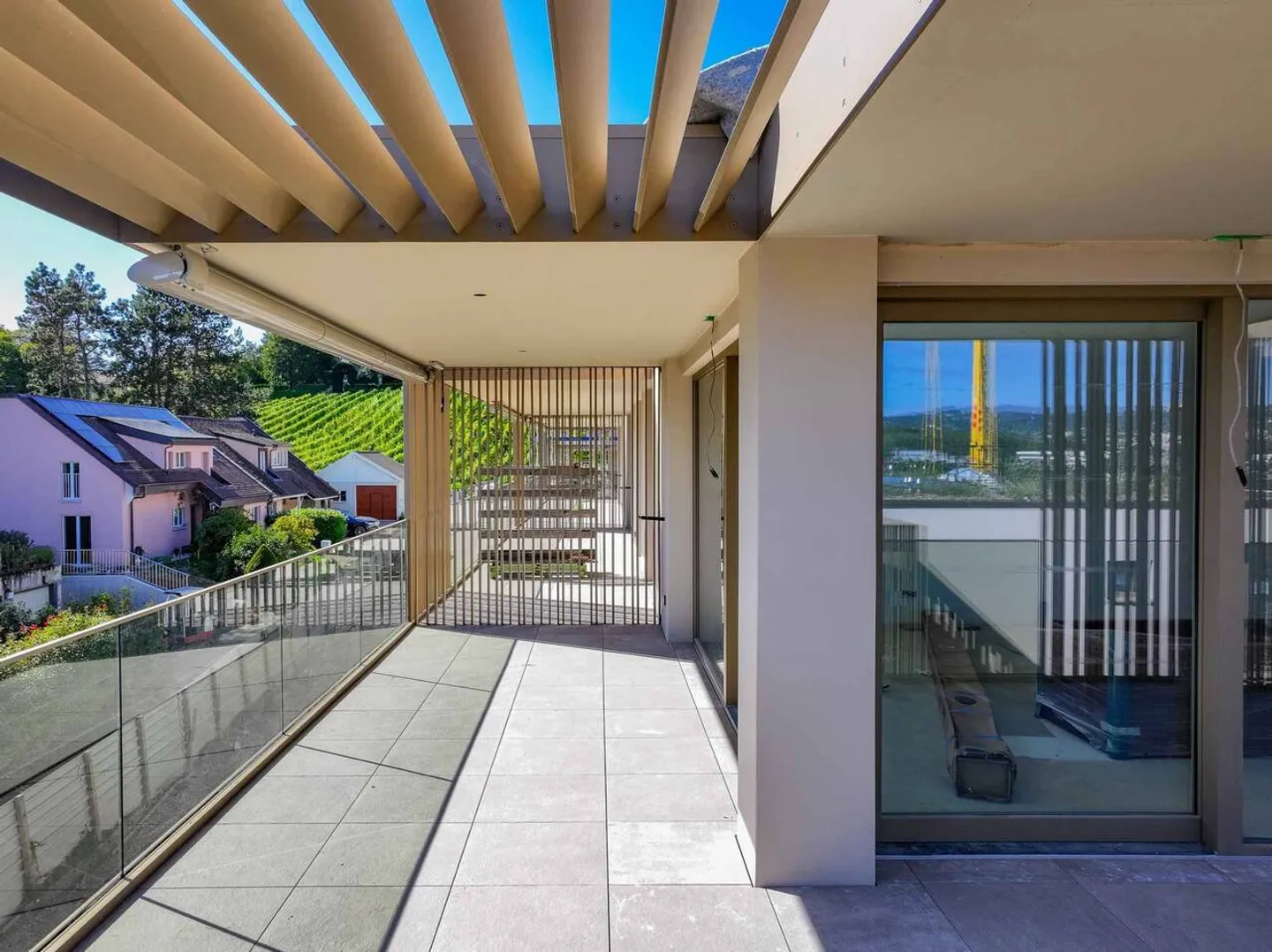 Elegant 3.5-room new building with terrace and private garden - Photo 4 of 5