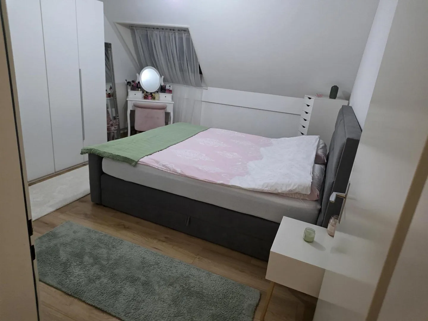 4 1/2 Room Spacious Apartment with Lots of Potential - Photo 8 of 11